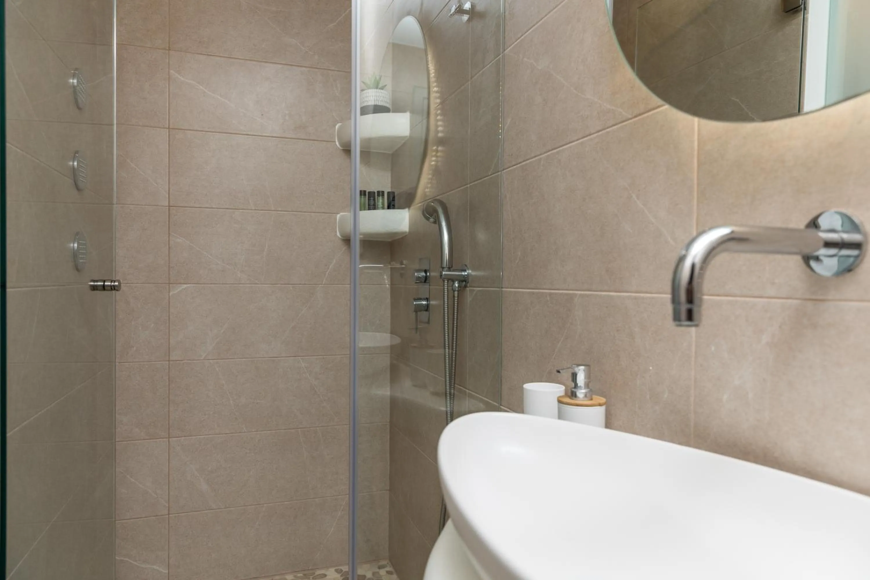 Shower in Marine Dream