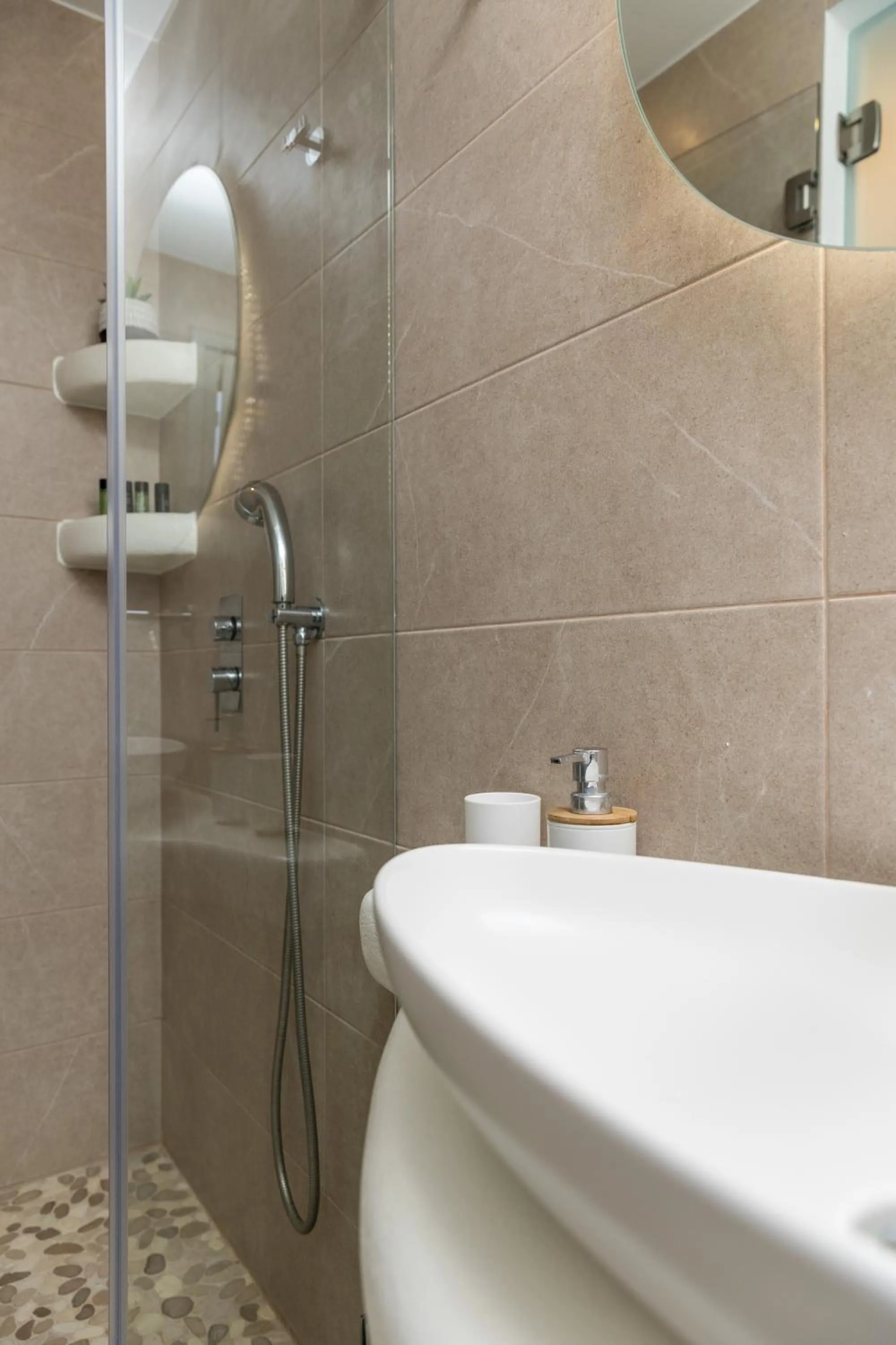 Shower in Marine Dream