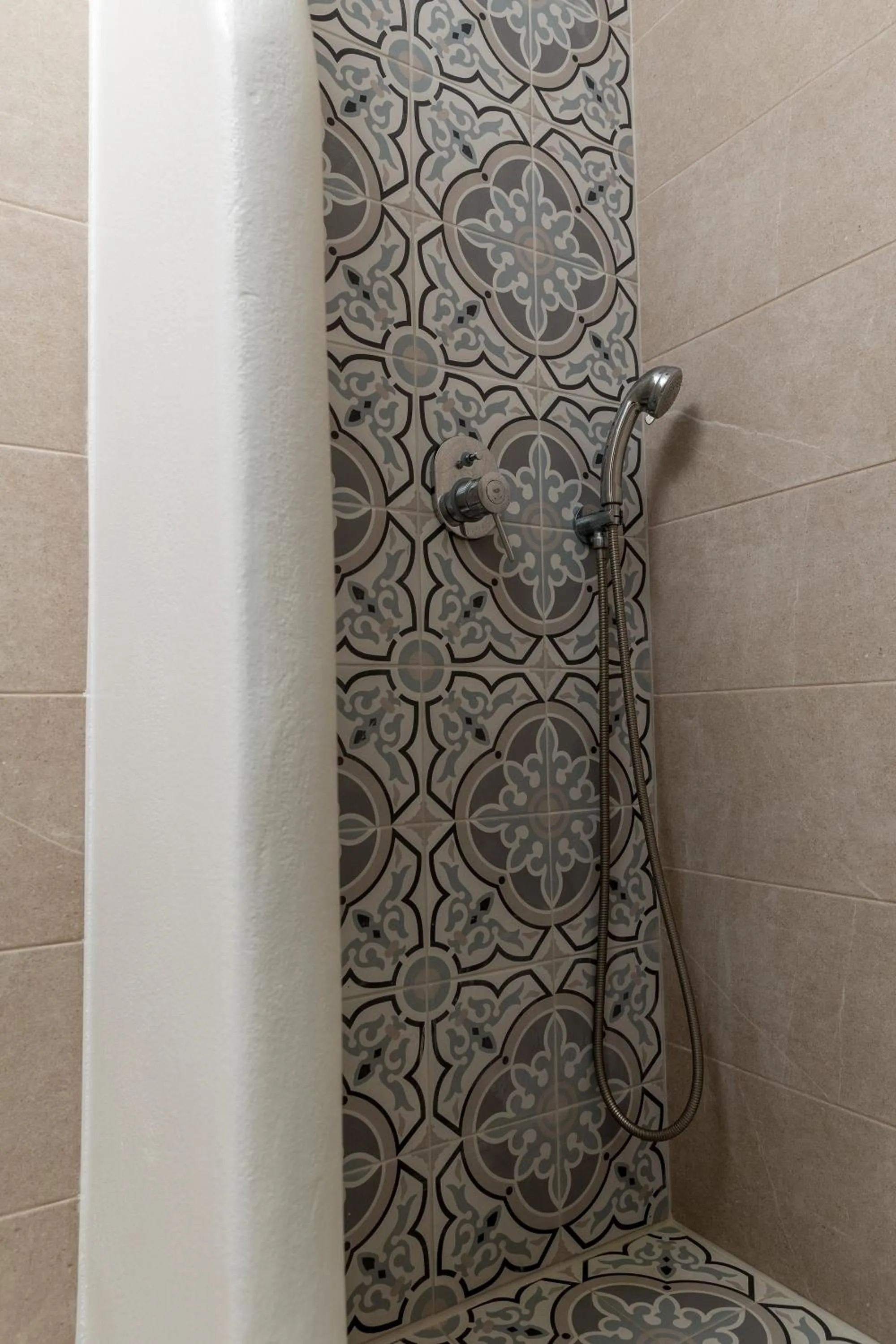 Shower in Marine Dream