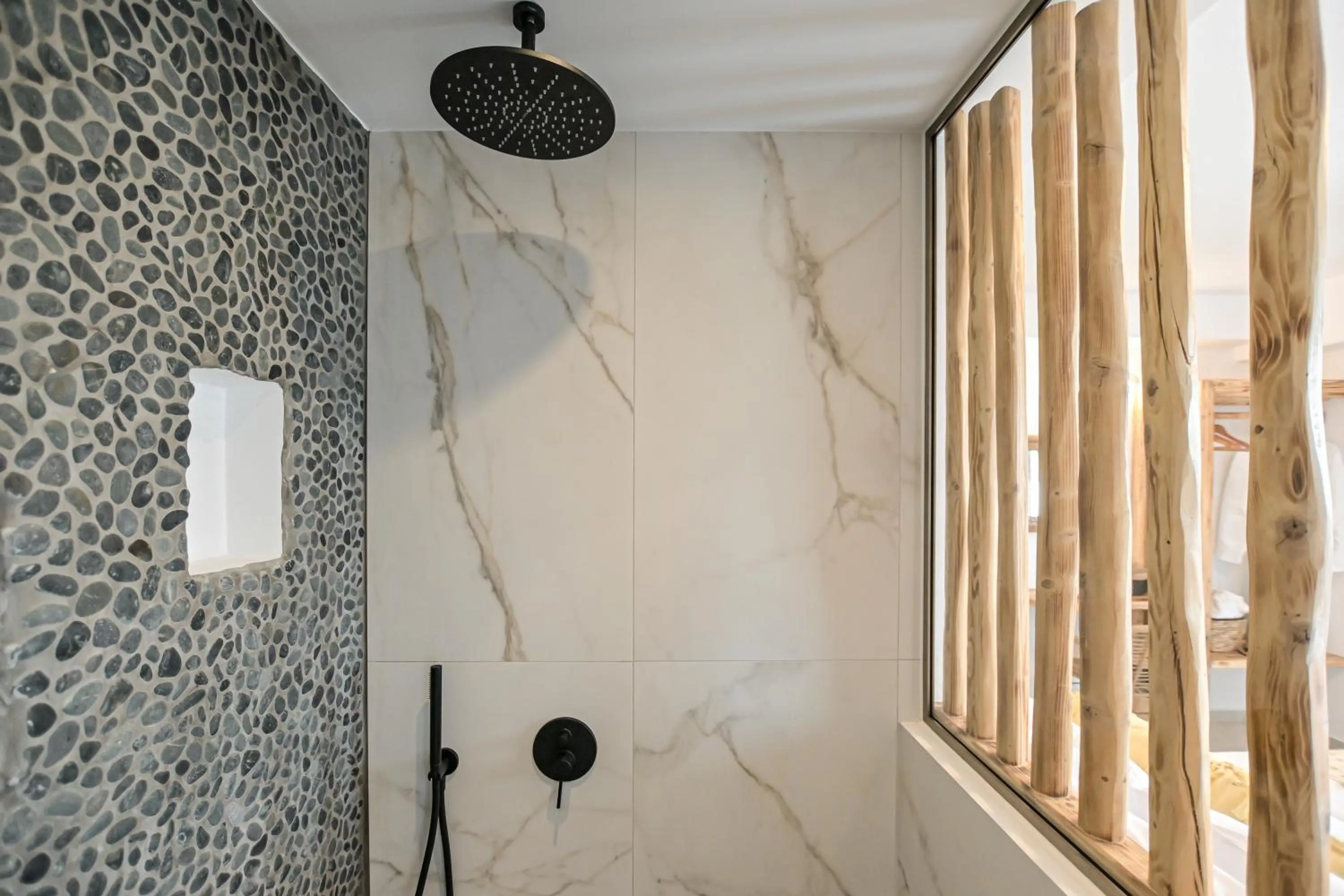 Shower in Marine Dream