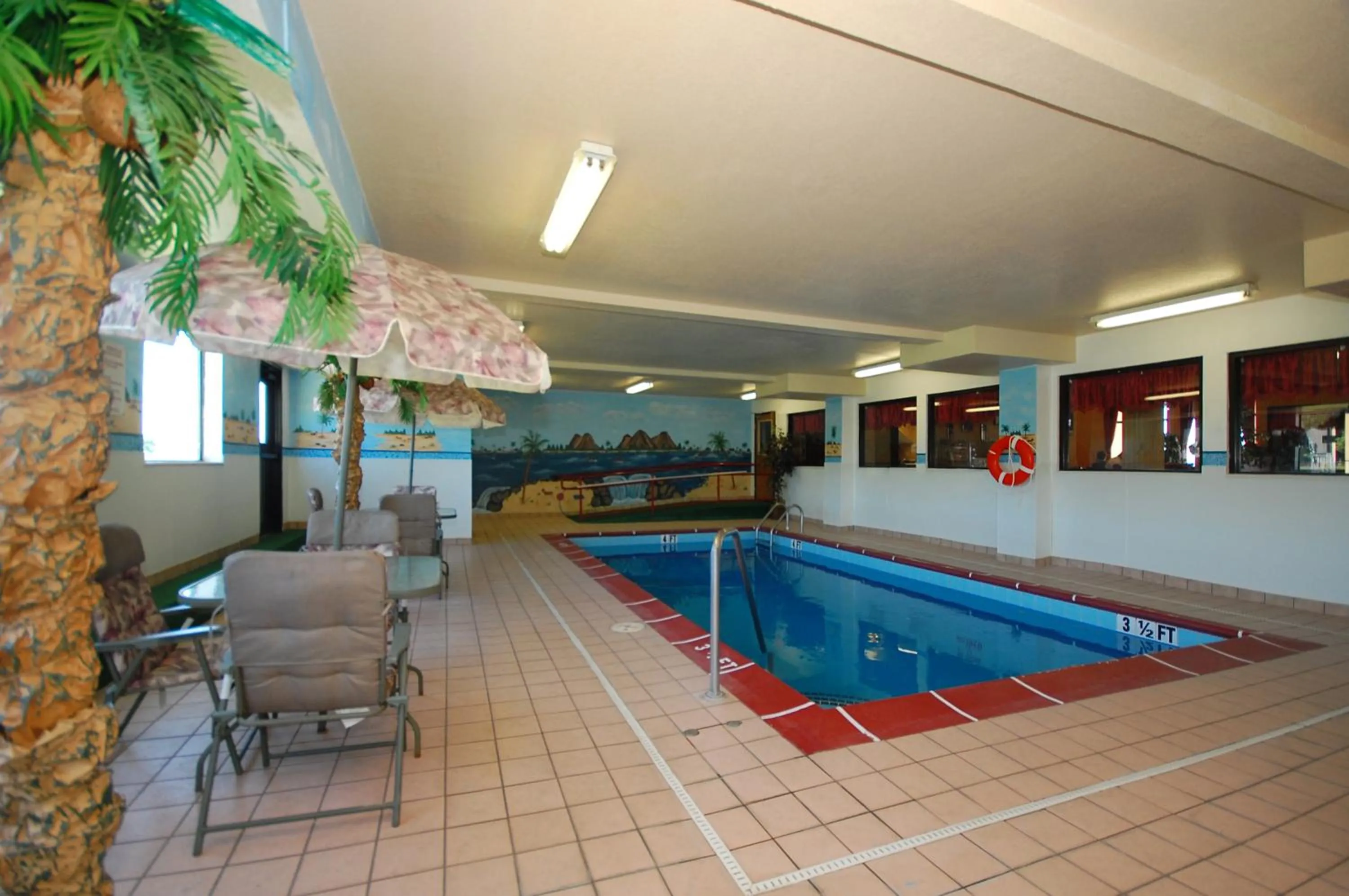 Swimming pool in Super 8 by Wyndham Troy IL/St. Louis Area