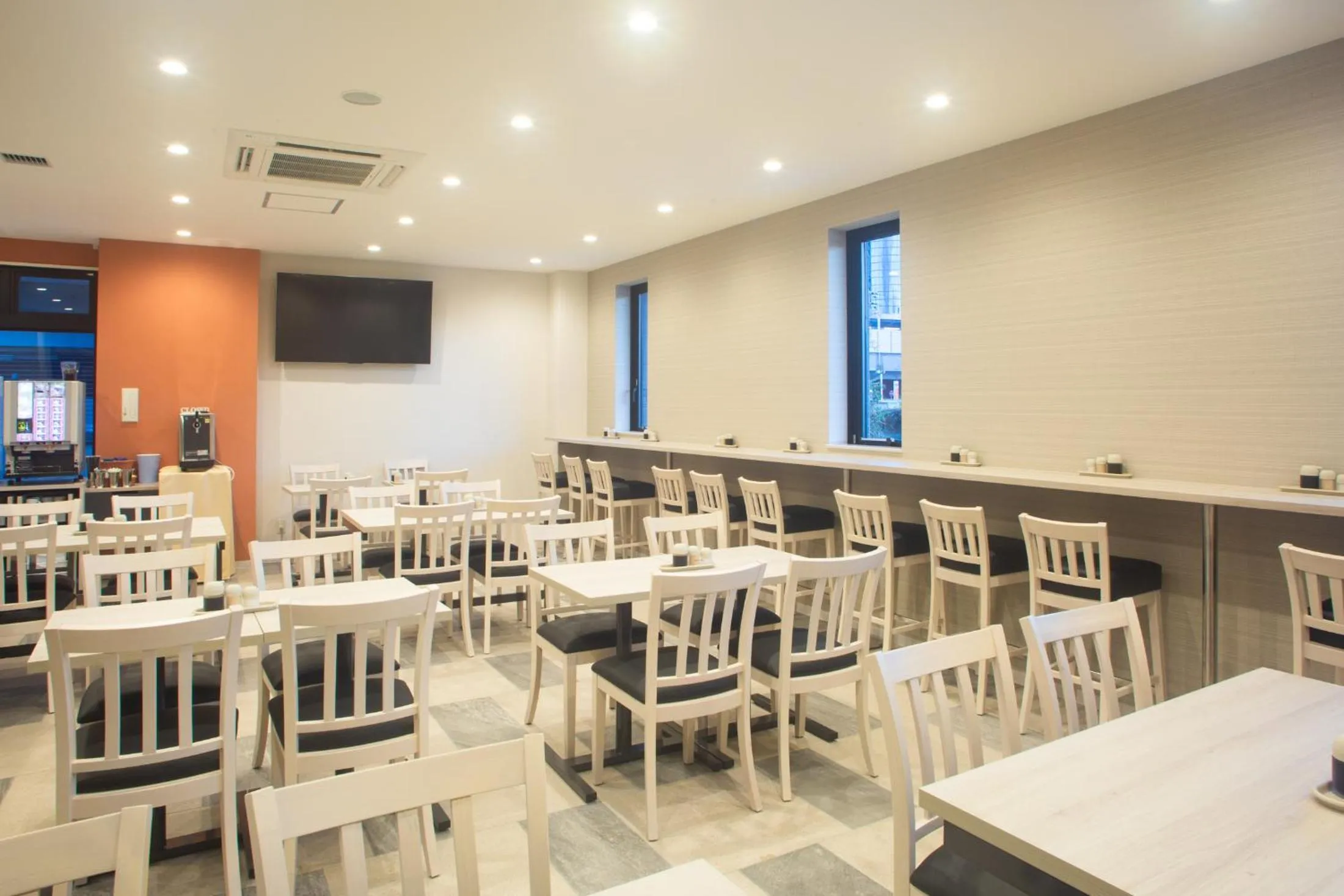 Restaurant/places to eat in Kuretake Inn Nankai Sakai-Ekimae