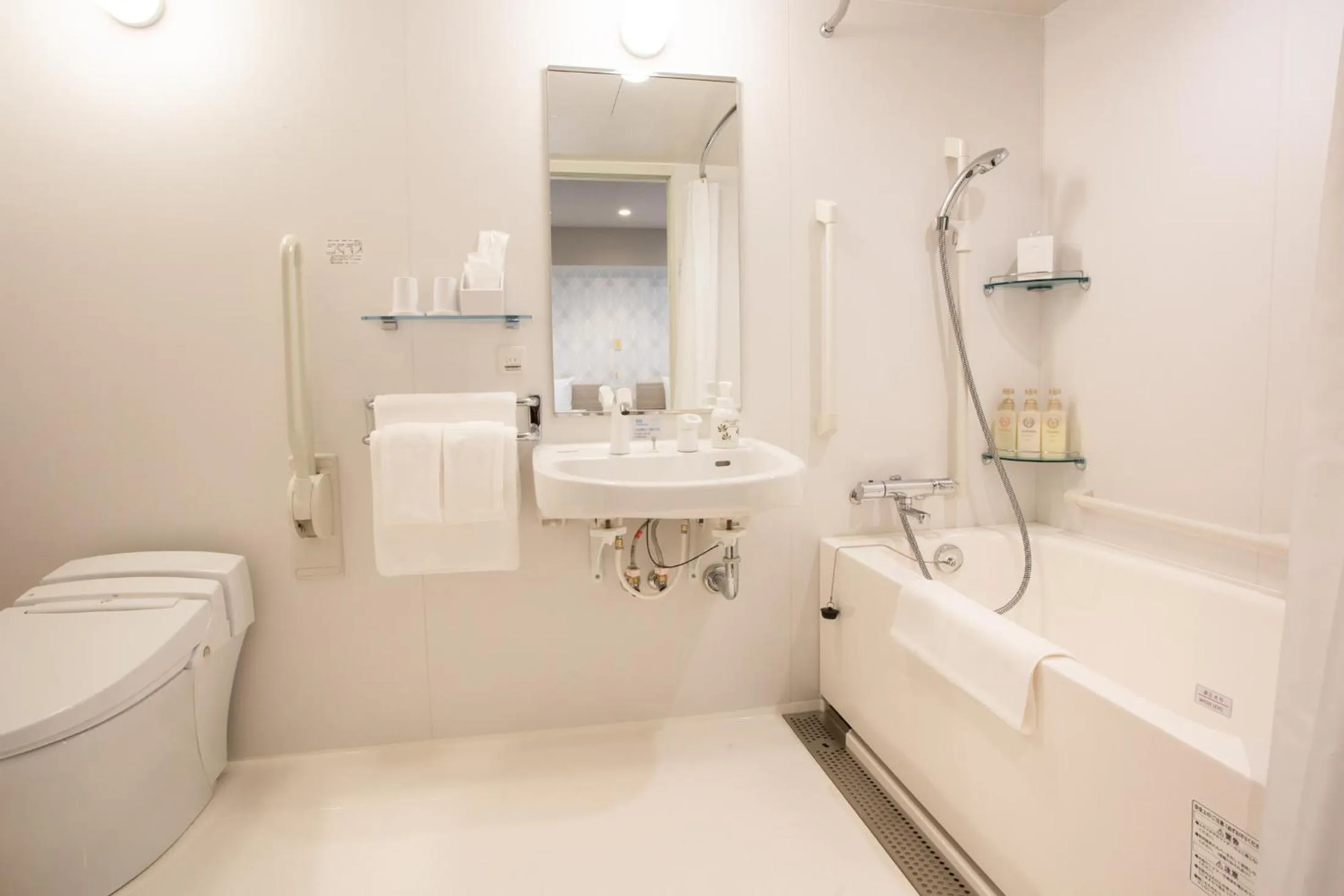 Shower in Kuretake Inn Osaka Midousuji Hommachi