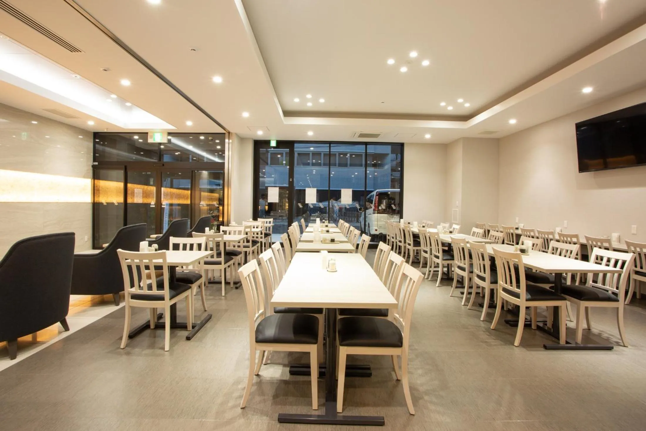 Restaurant/places to eat in Kuretake Inn Osaka Midousuji Hommachi