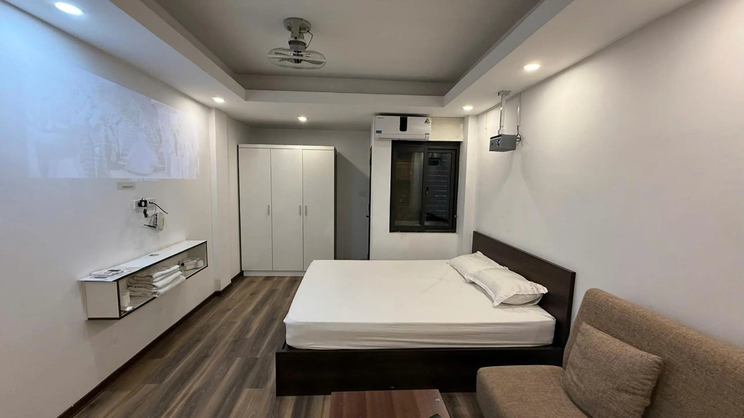 Bed in Era Ha Yen Apartment