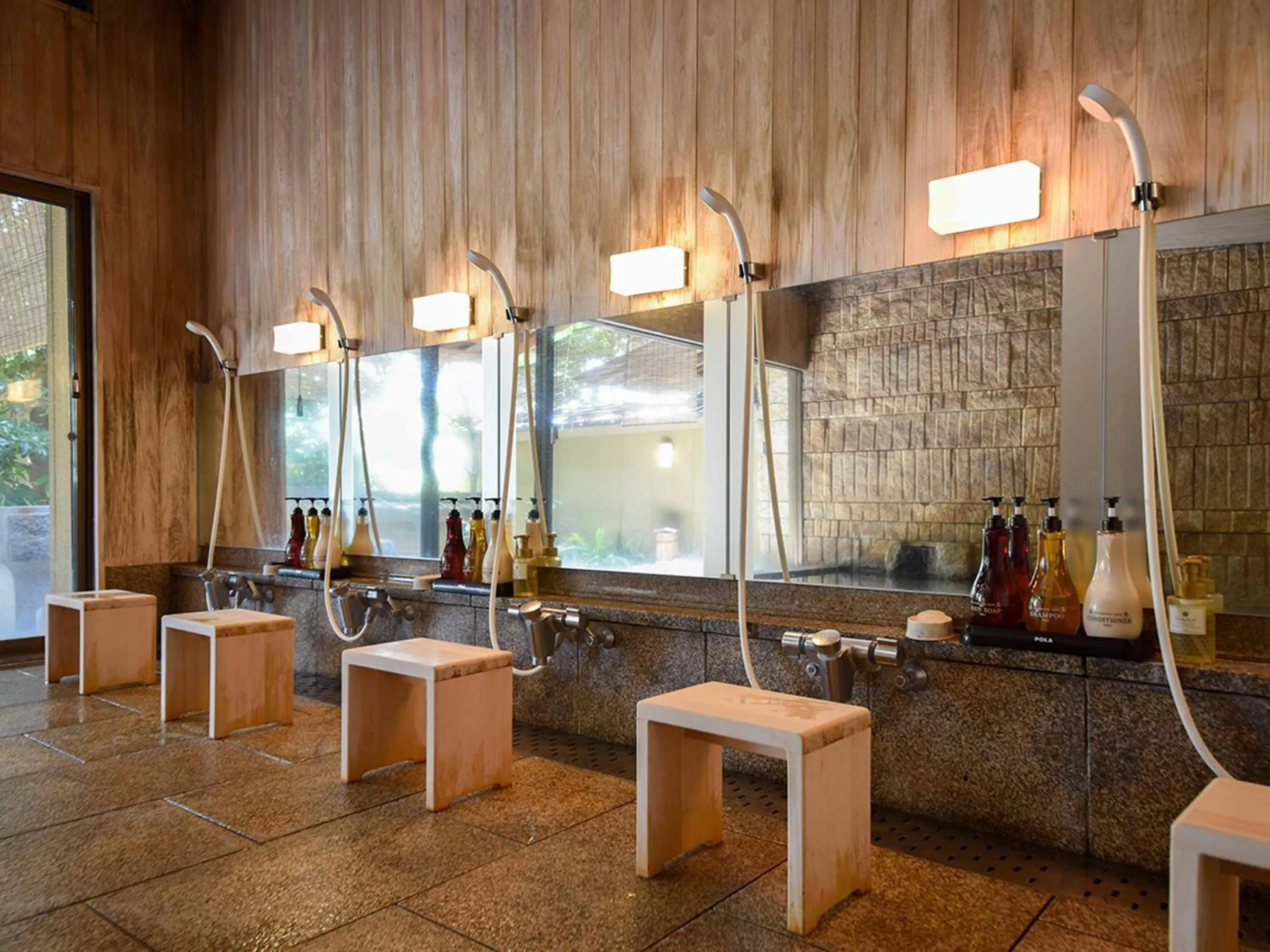 Hot Spring Bath in Yamatoya Besso