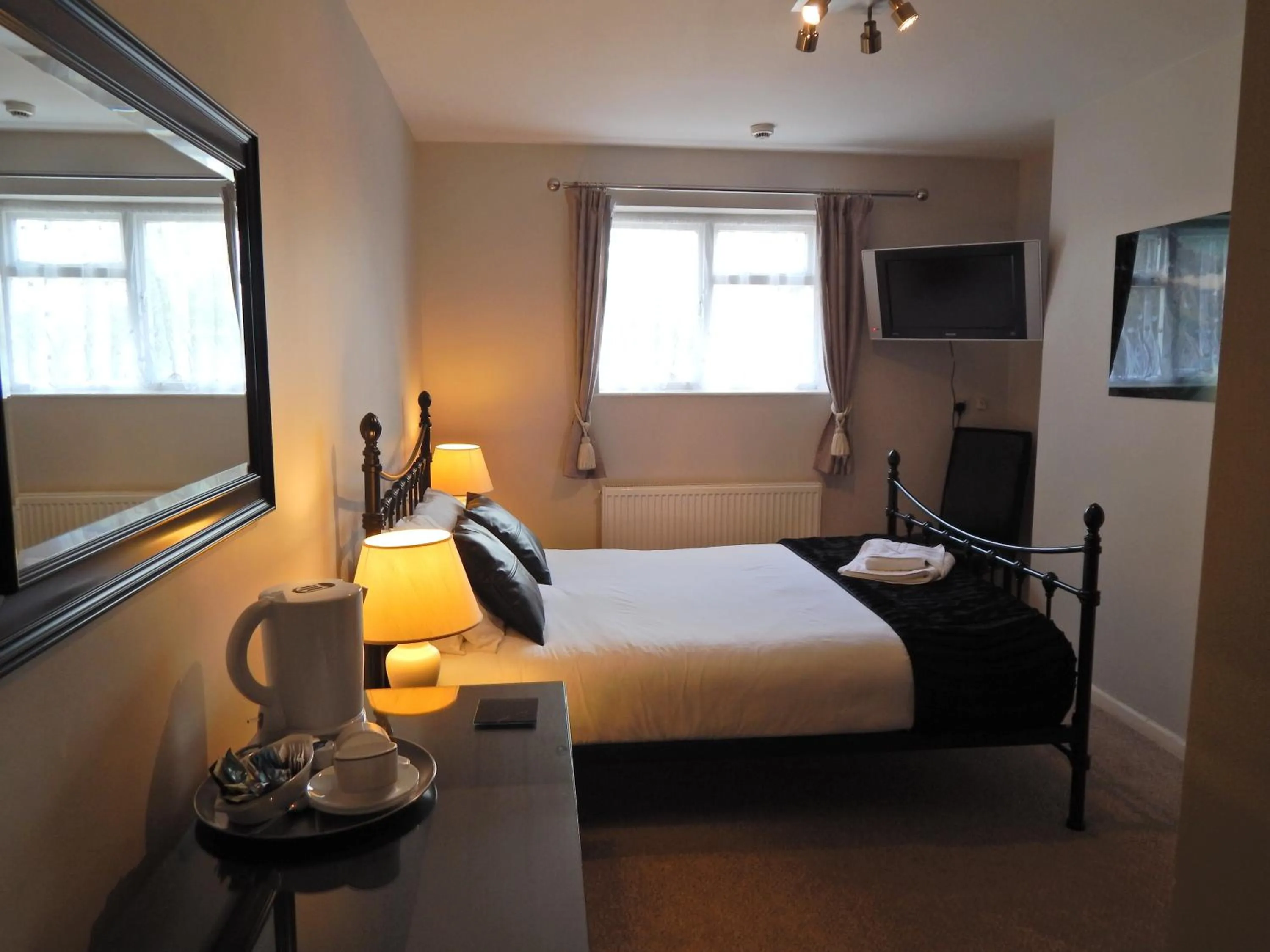 Photo of the whole room in Somerton Lodge