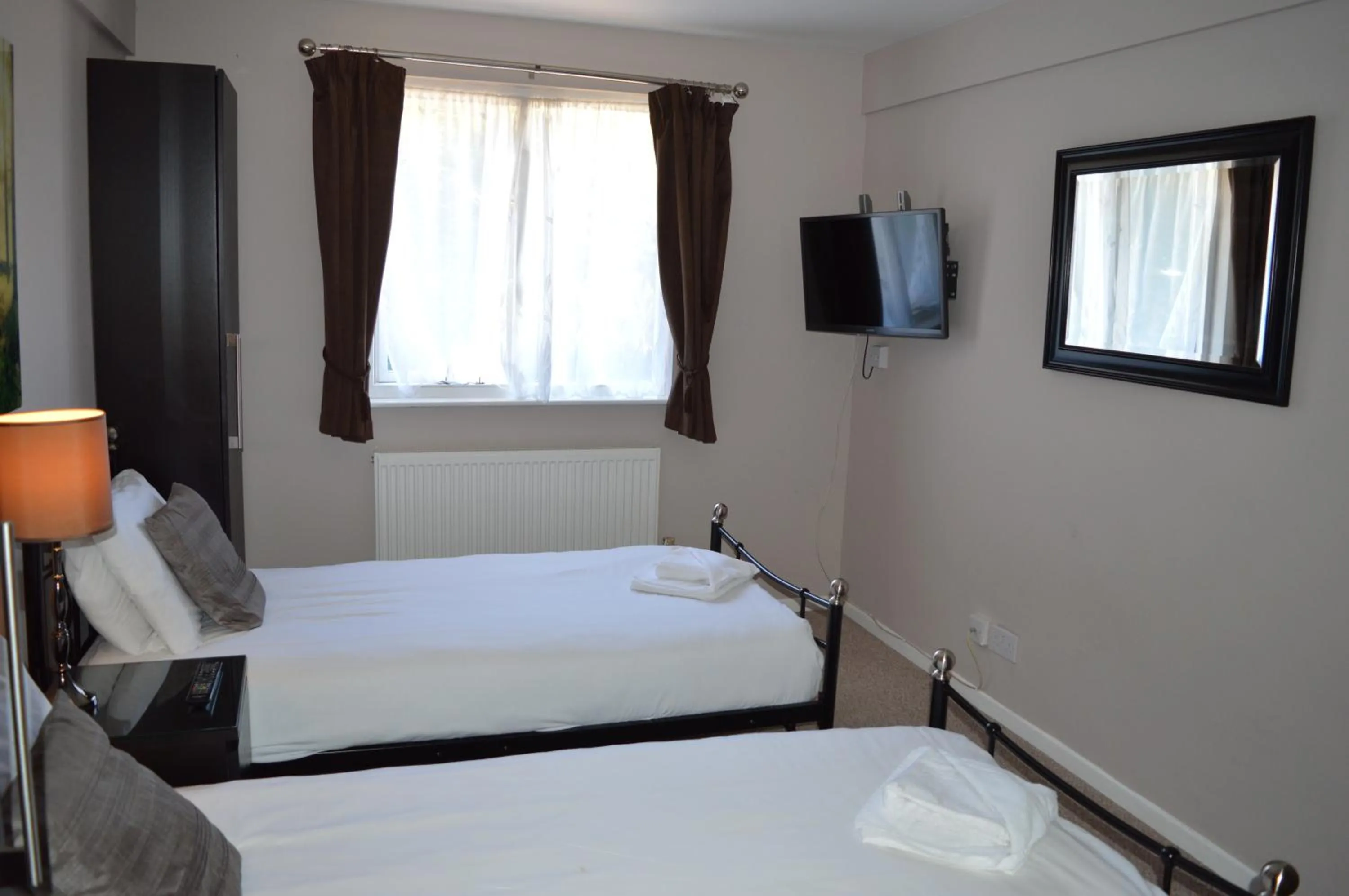 Day in Somerton Lodge