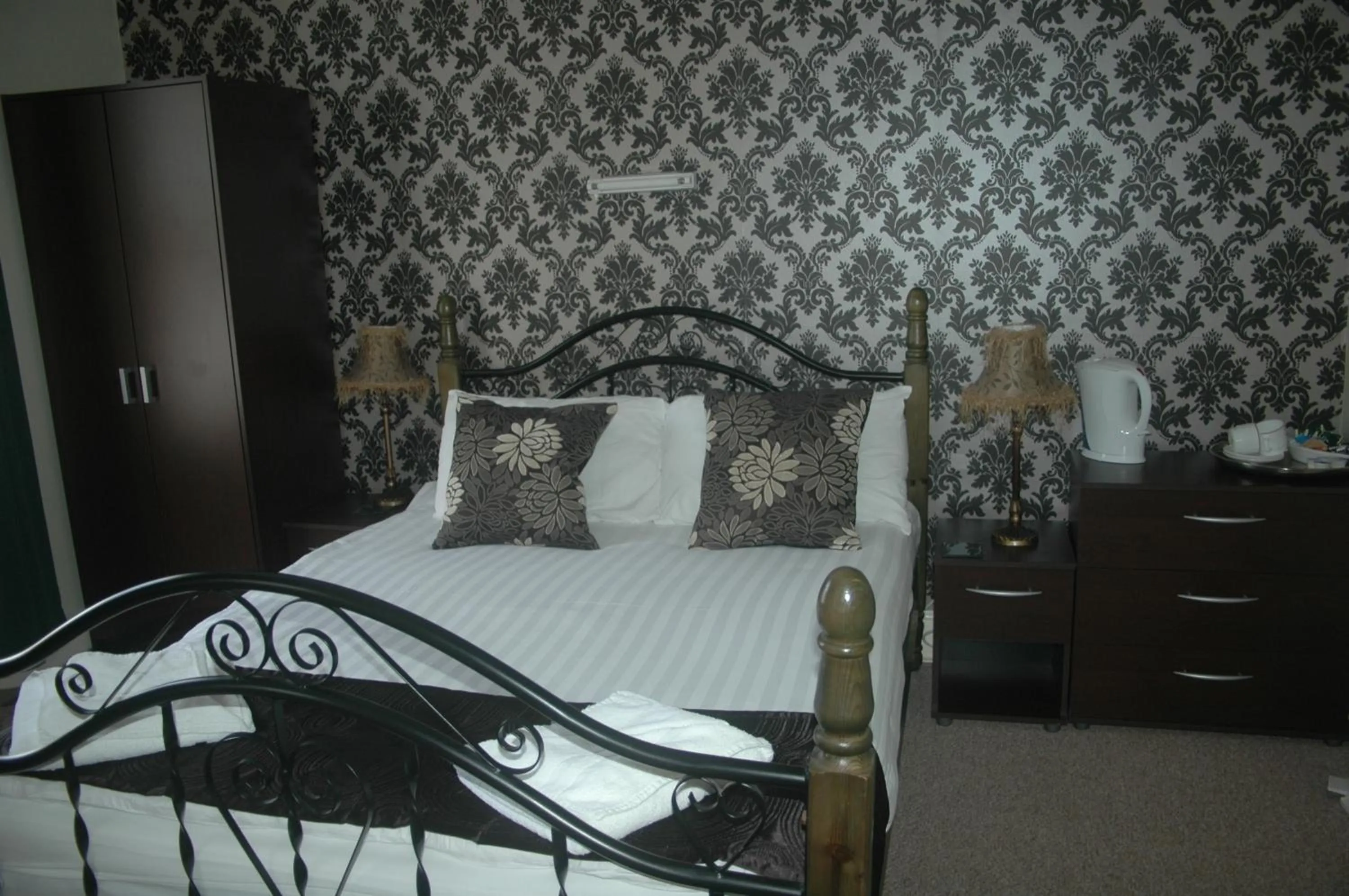 Bed in Somerton Lodge