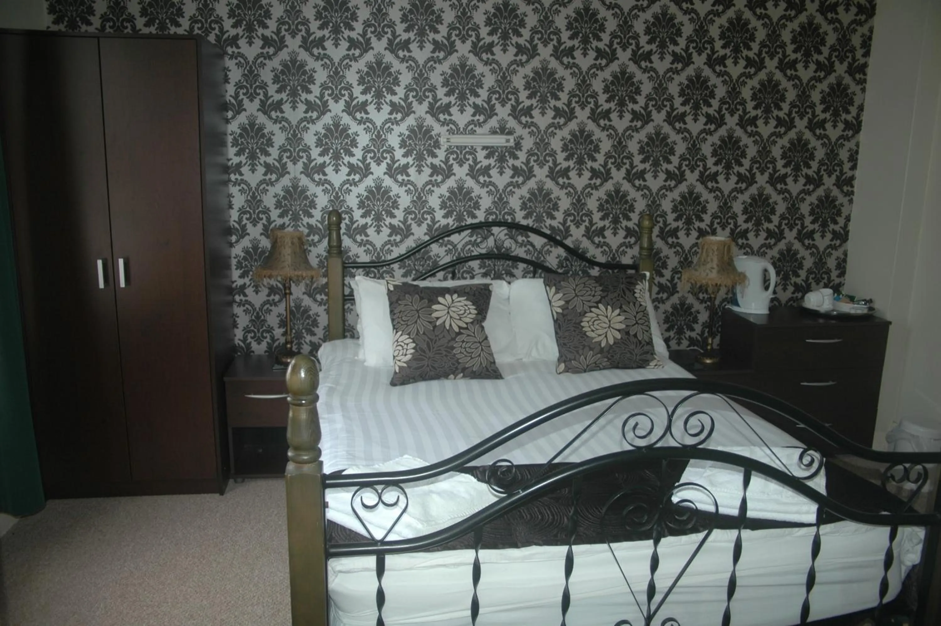 Bed in Somerton Lodge