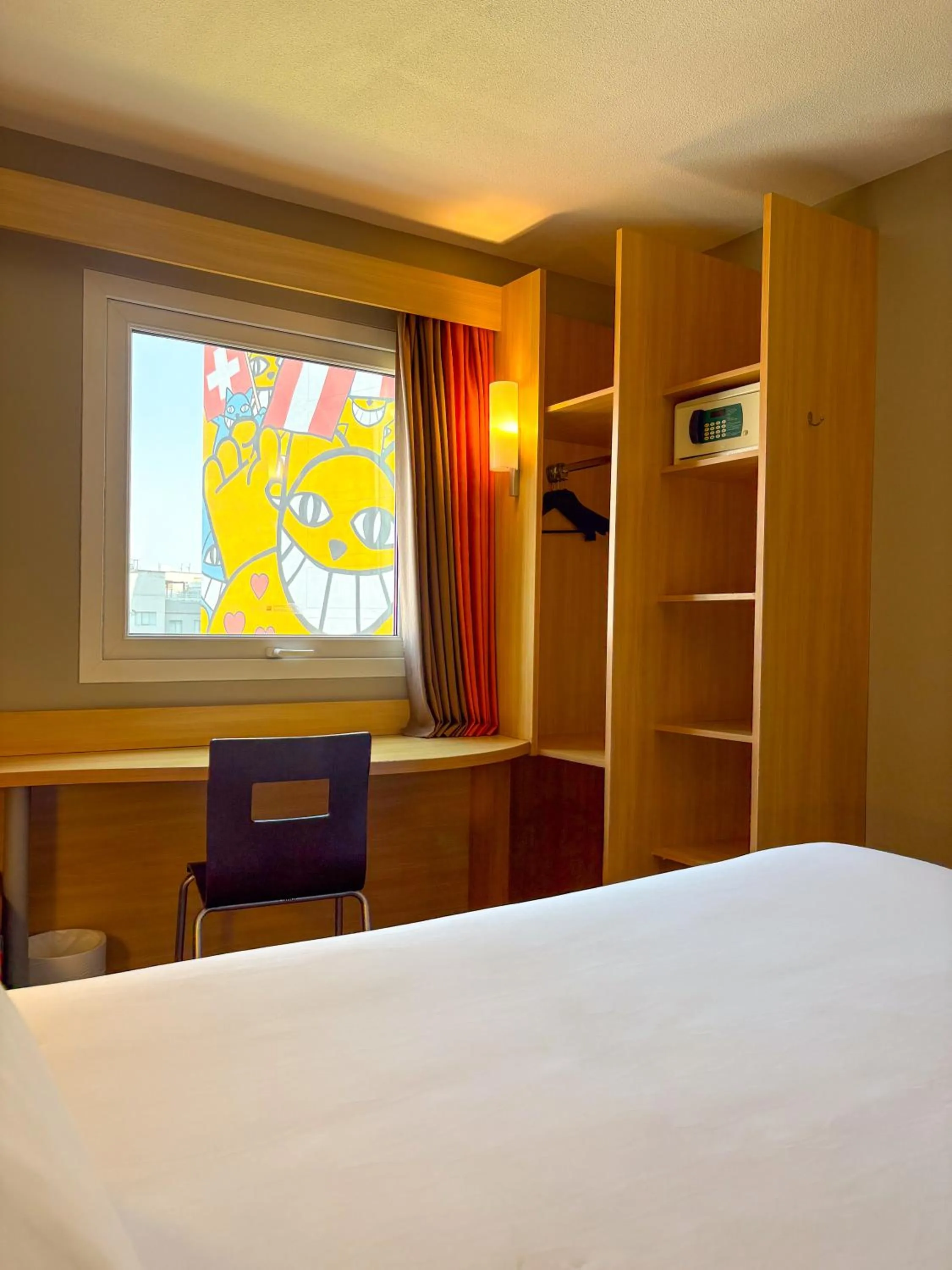 Communal lounge/ TV room, Bed in ibis Lima Larco Miraflores