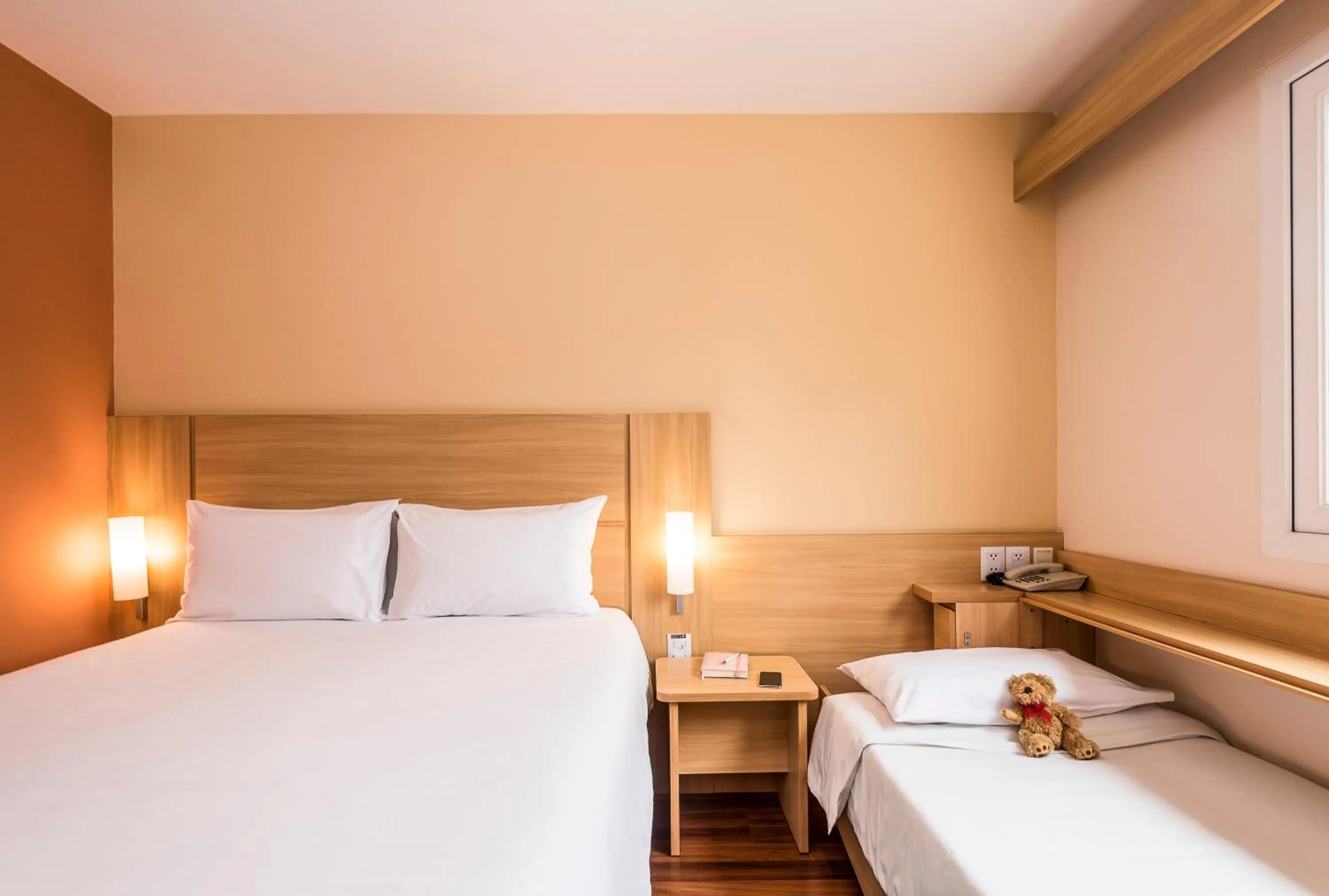 Photo of the whole room, Bed in ibis Lima Larco Miraflores