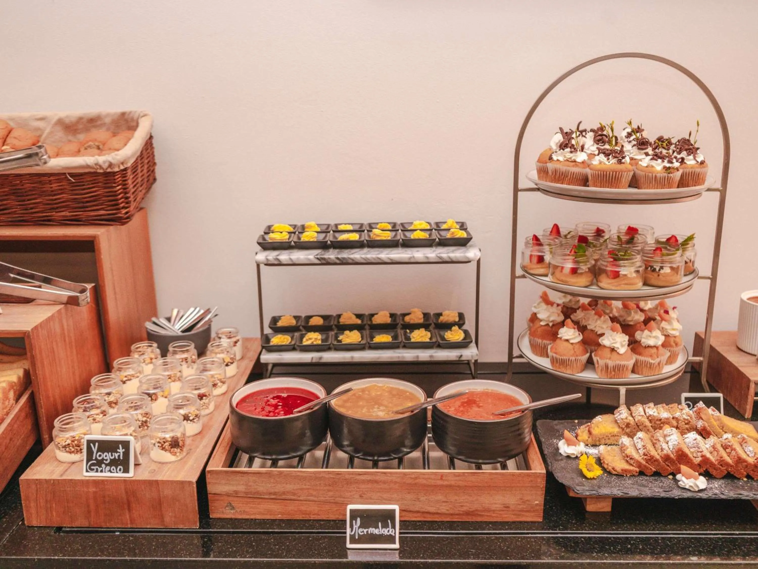 Restaurant/places to eat in ibis Lima Larco Miraflores