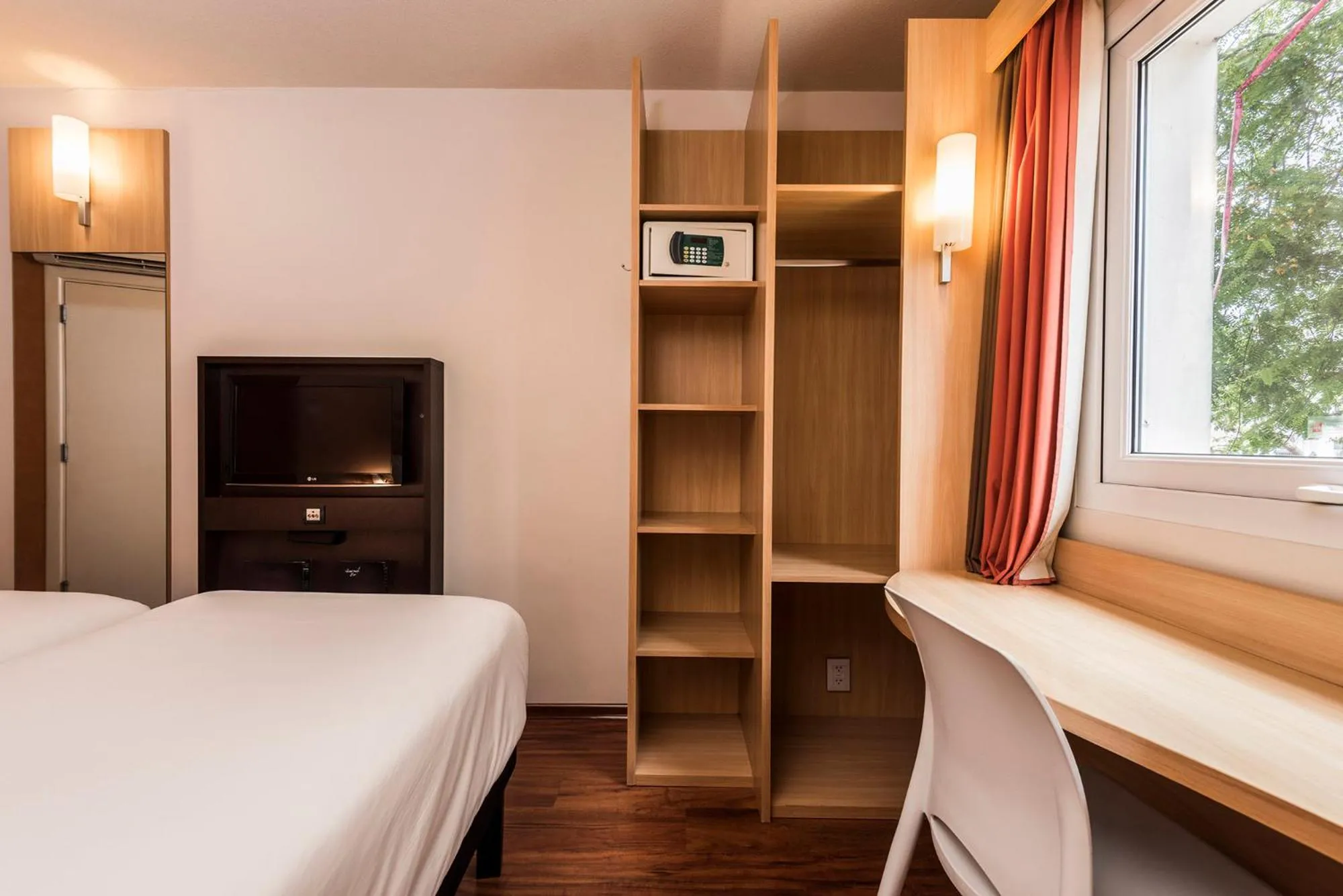 hair dresser, Bed in ibis Lima Larco Miraflores