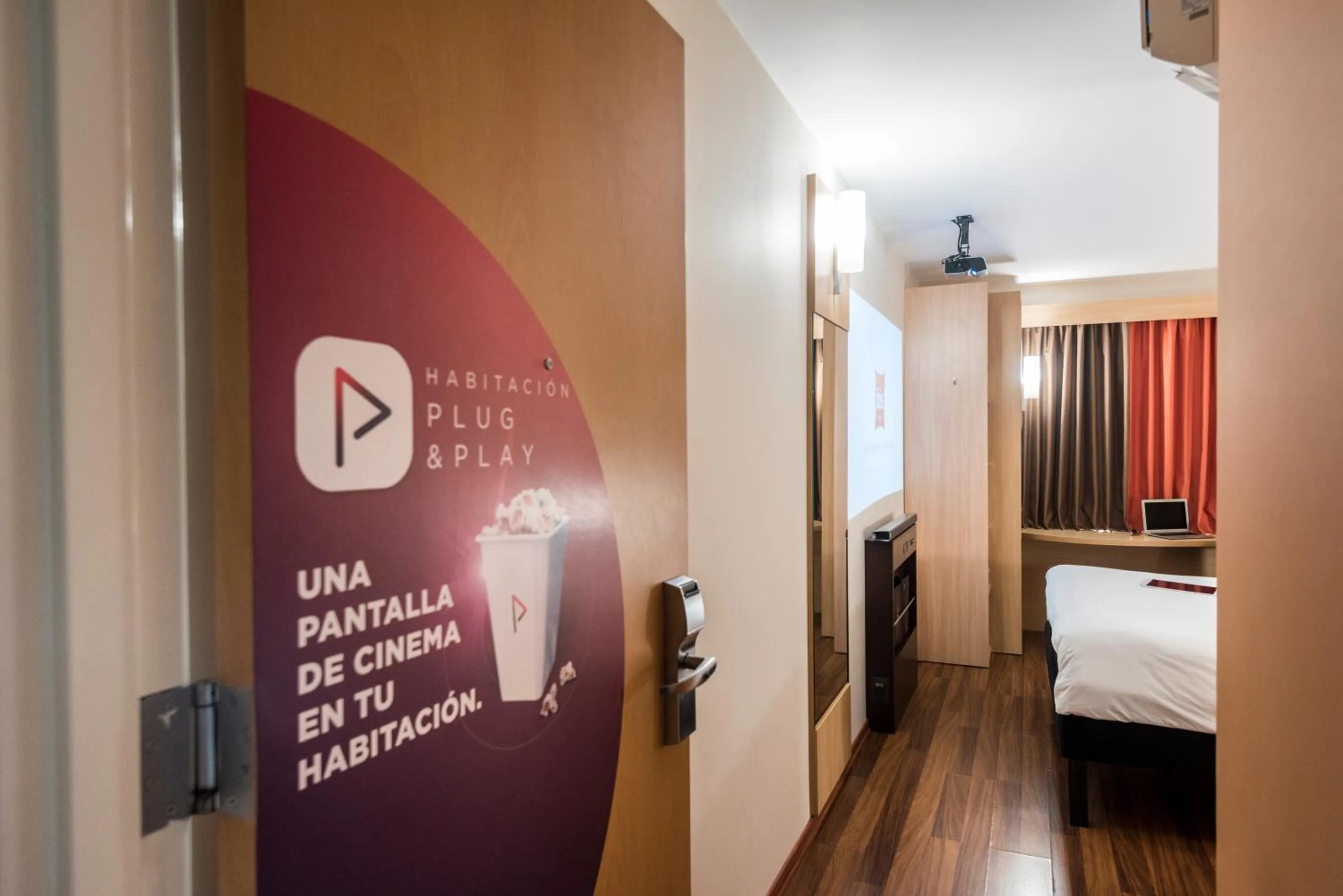 Logo/Certificate/Sign, Bed in ibis Lima Larco Miraflores