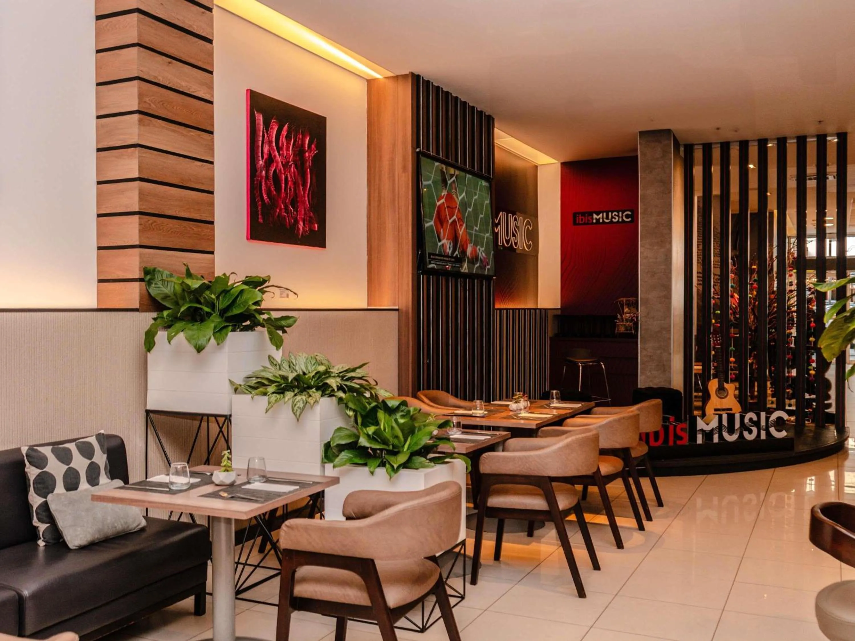 Restaurant/places to eat in ibis Lima Larco Miraflores