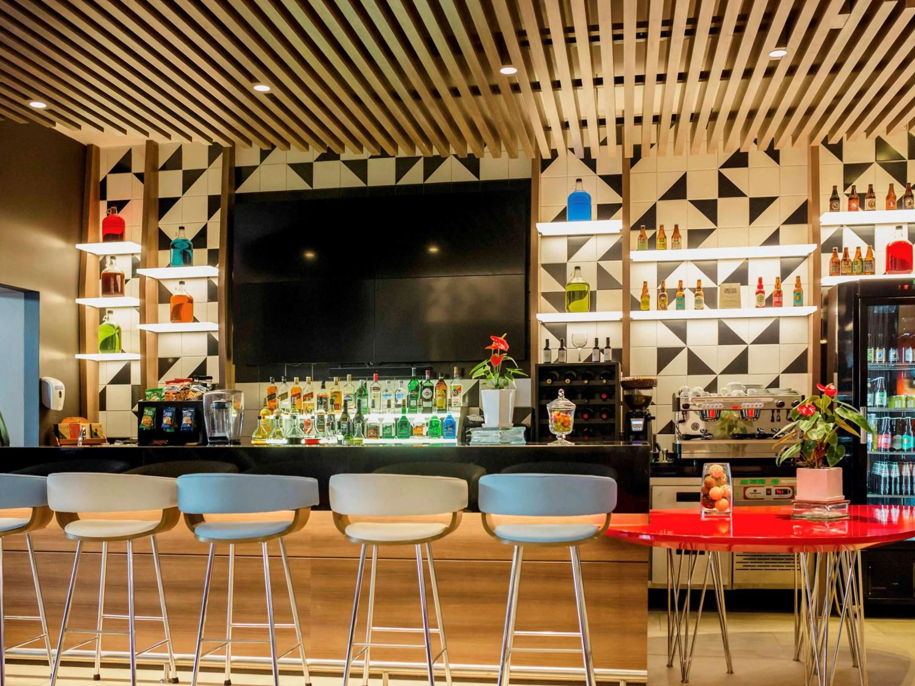 Lounge or bar in ibis Lima Larco Miraflores