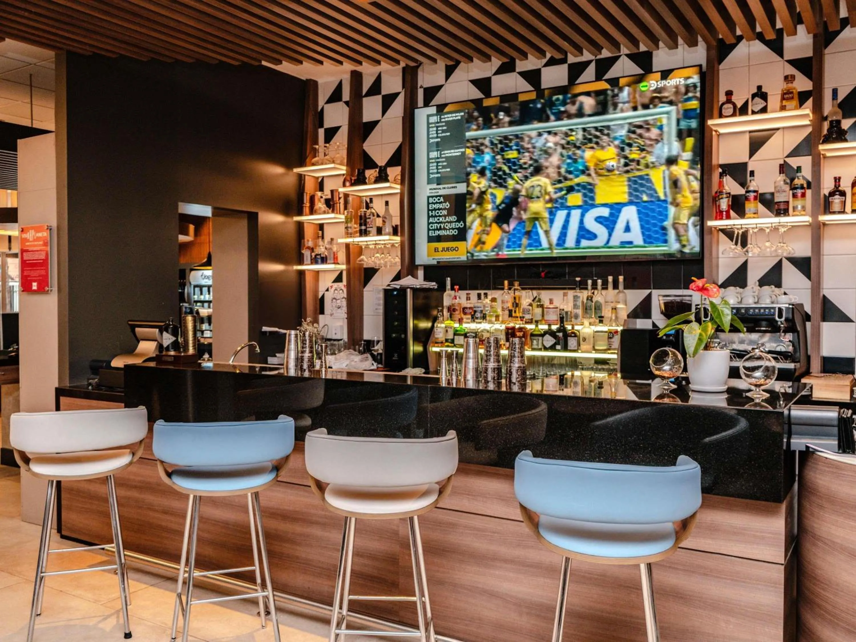 Lounge or bar in ibis Lima Larco Miraflores