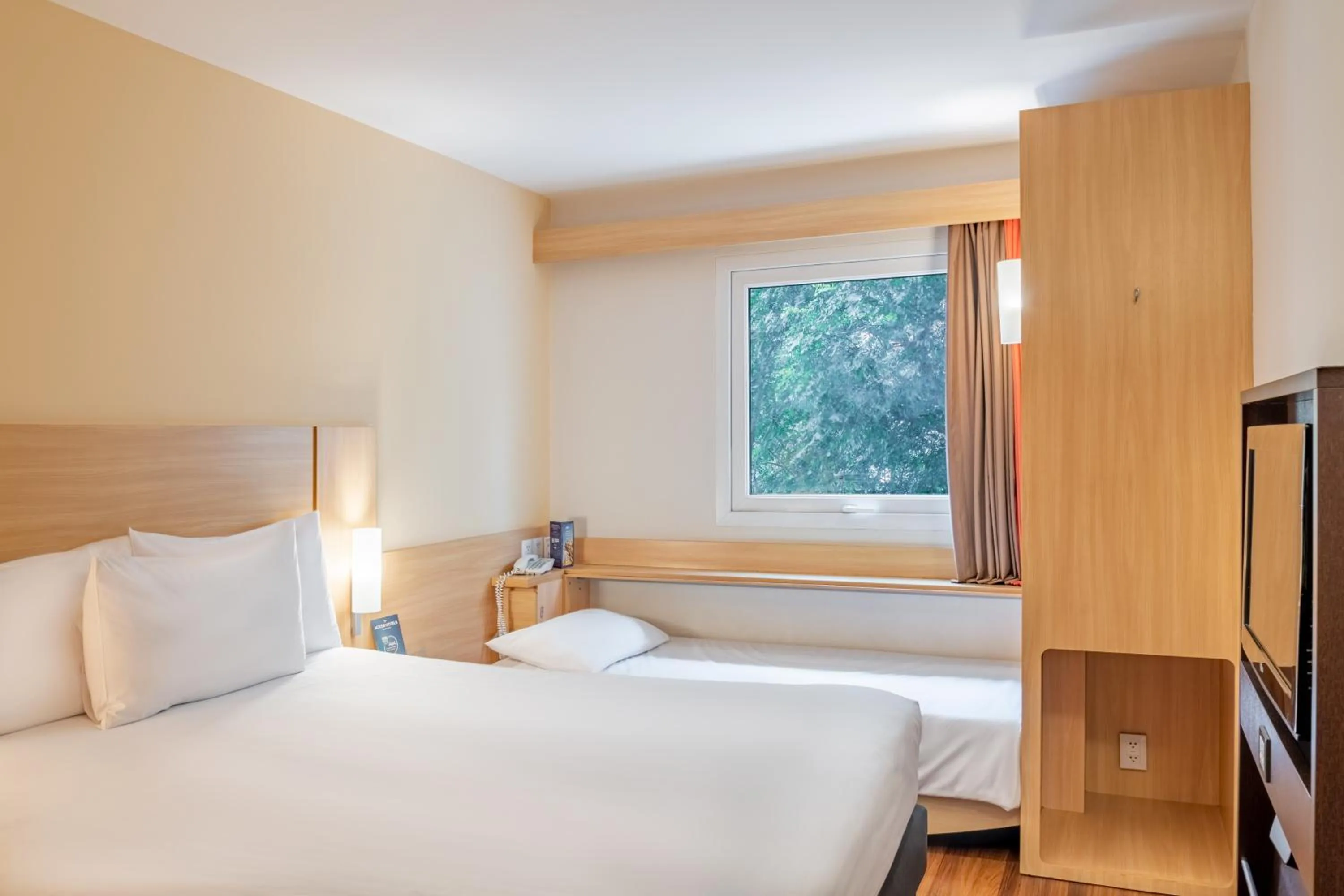 Photo of the whole room, Bed in ibis Lima Larco Miraflores