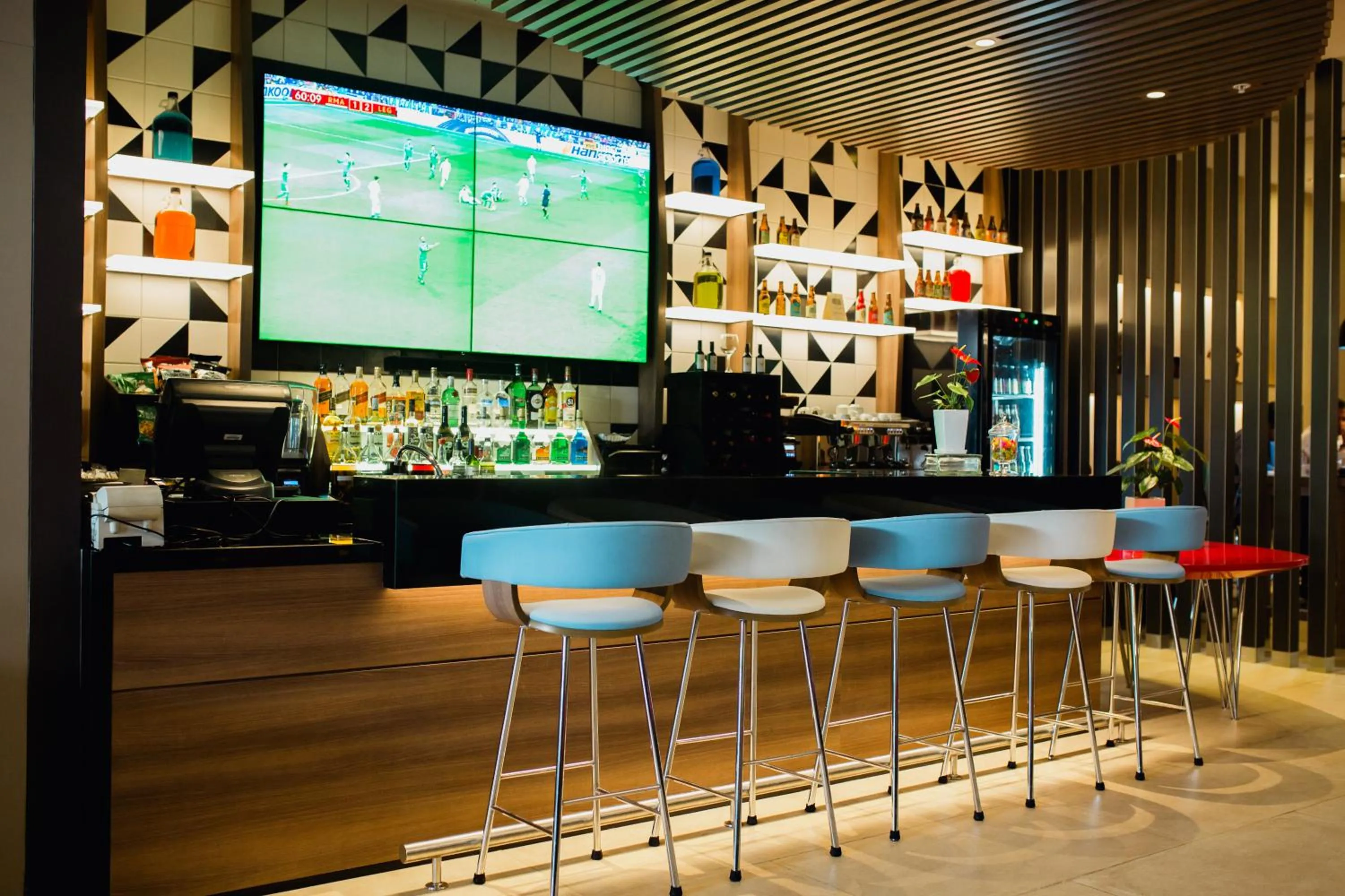 Lounge or bar in ibis Lima Larco Miraflores