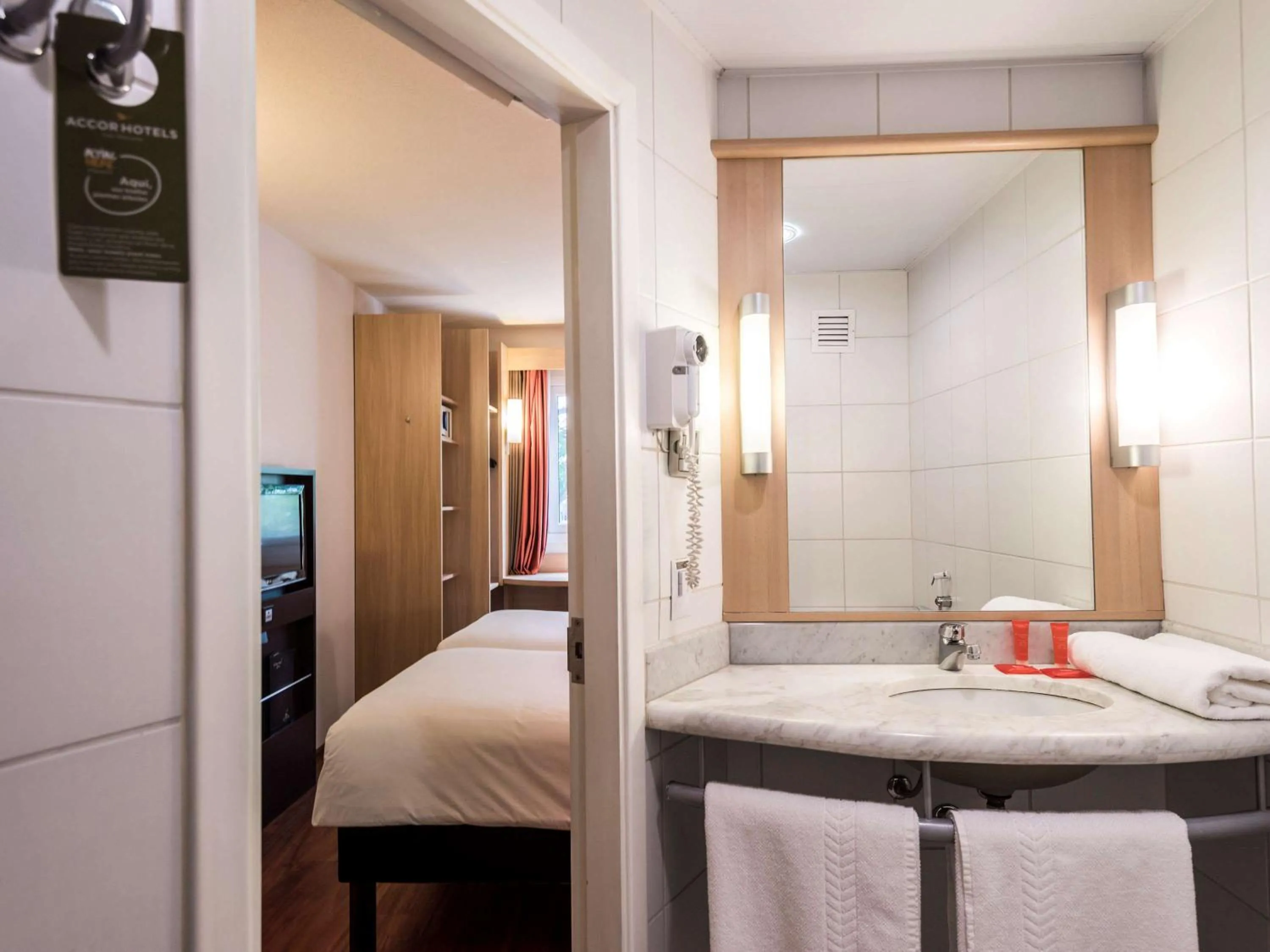 Photo of the whole room, Bed in ibis Lima Larco Miraflores