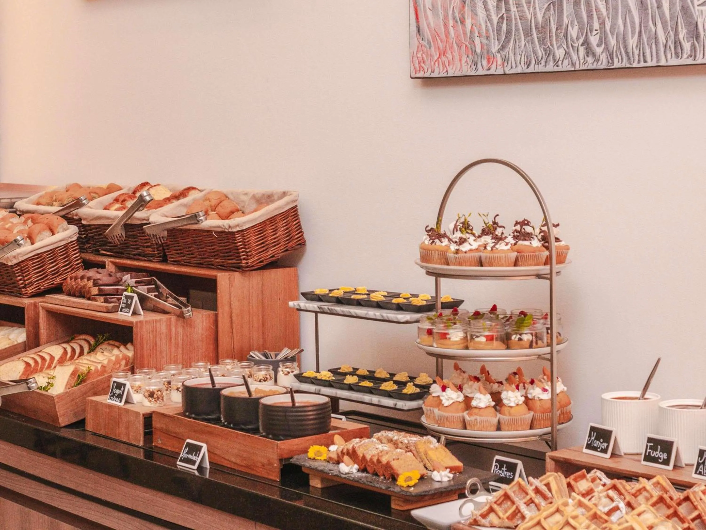 Restaurant/places to eat in ibis Lima Larco Miraflores