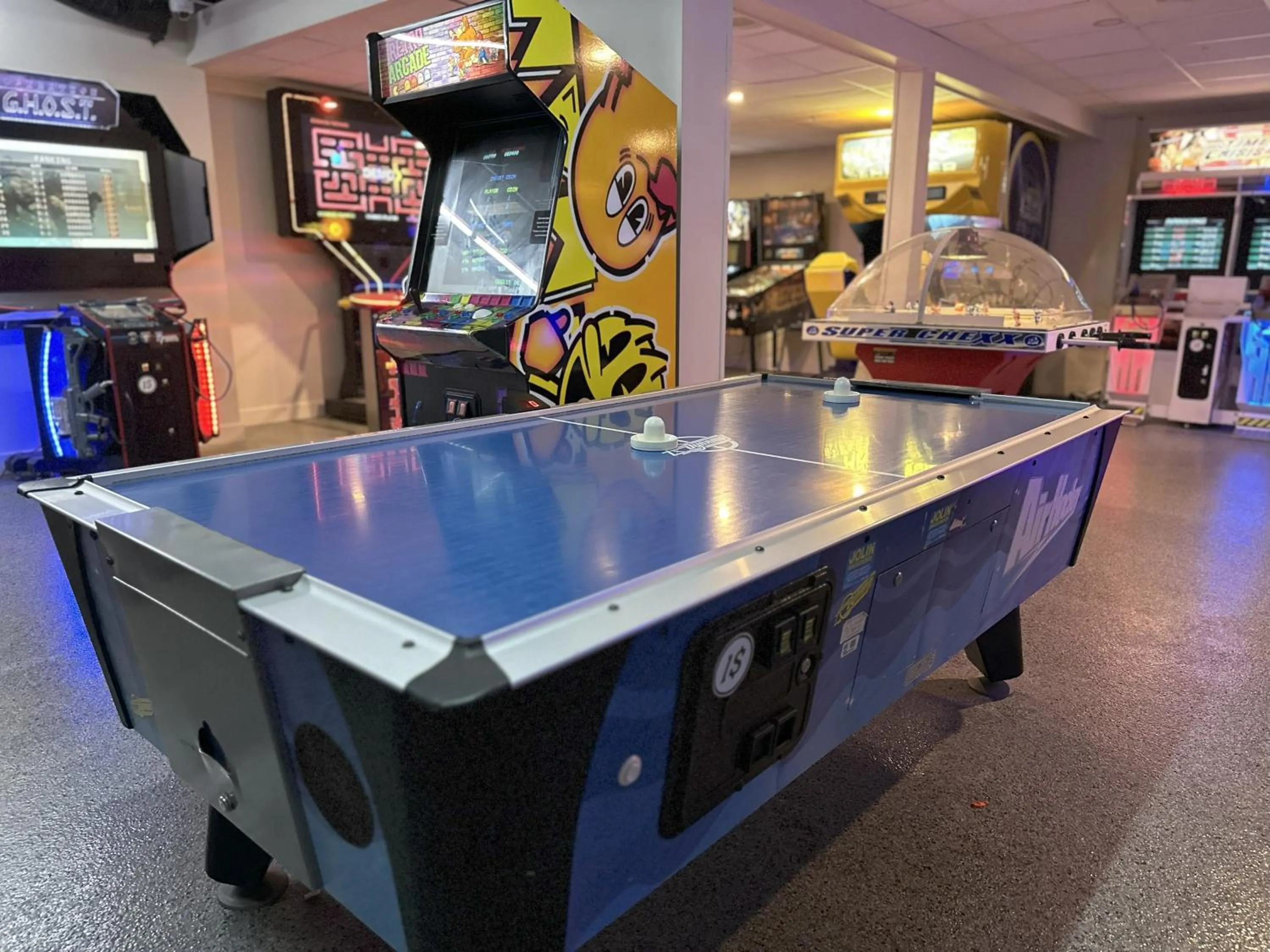 Game Room in Condos Vacances MSA - incluant piscine et spas extérieurs chauffés à L'ANNÉE!!