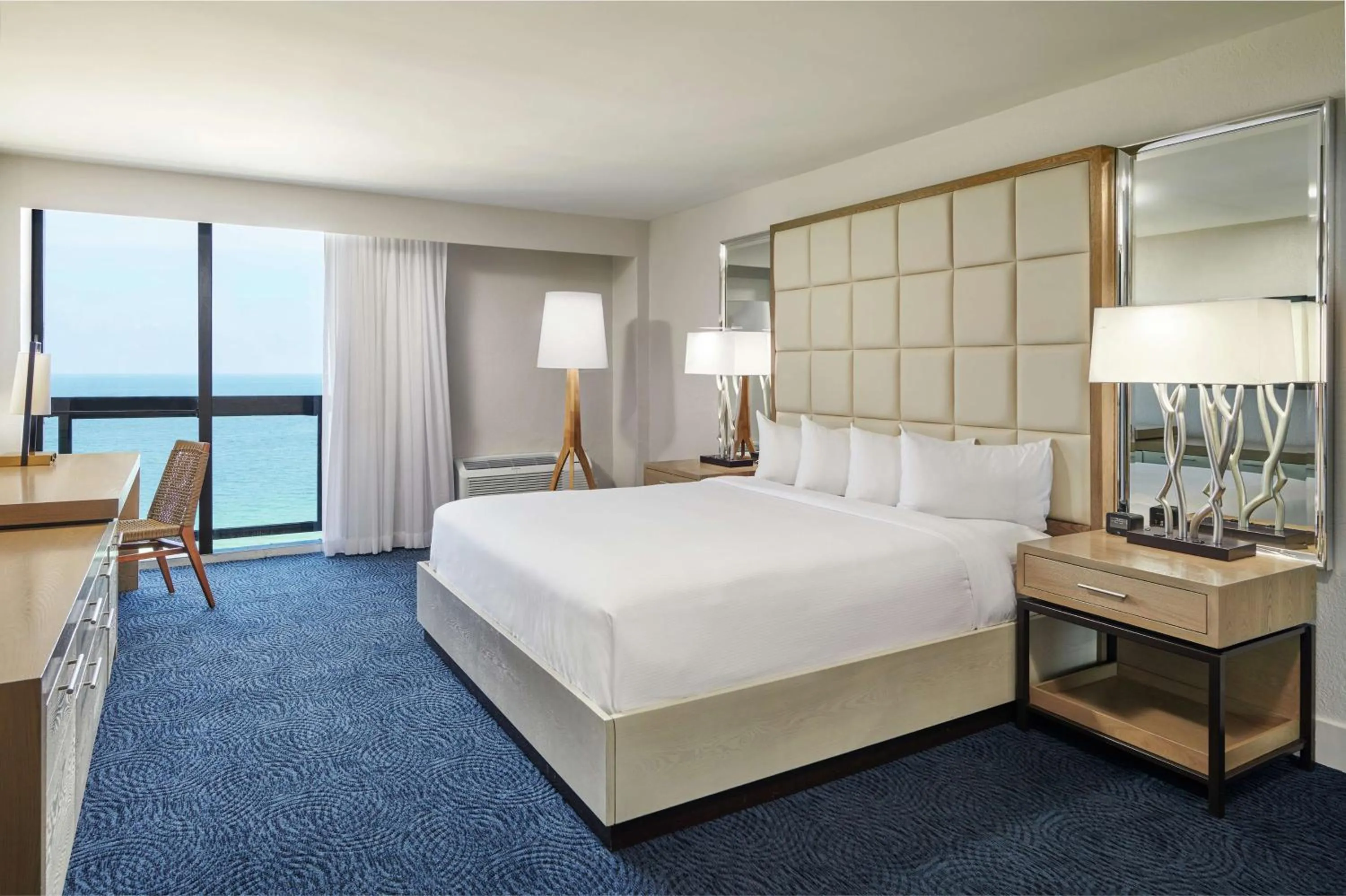 Bed in Bahia Mar Fort Lauderdale Beach - DoubleTree by Hilton