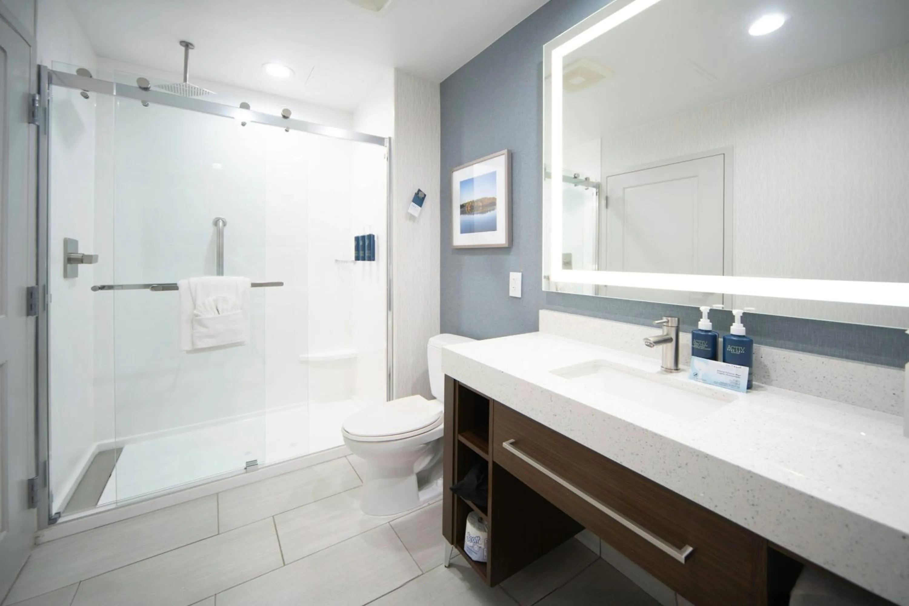 Photo of the whole room in Four Points by Sheraton Fayetteville Fort Bragg