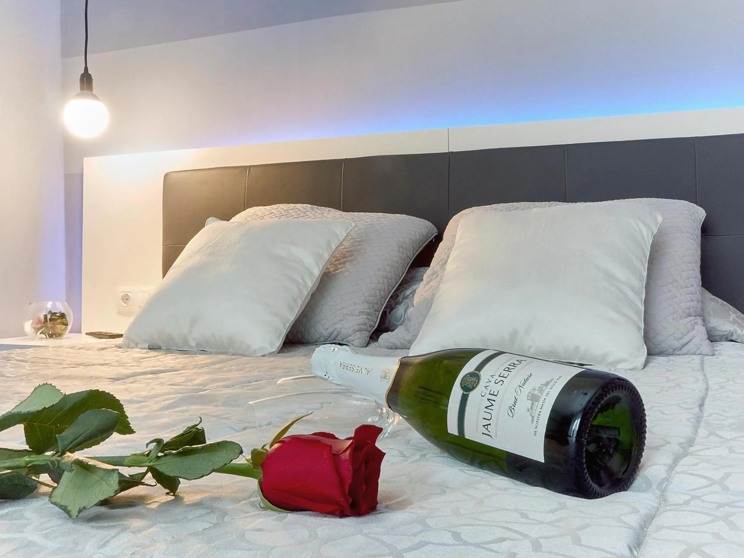 Bedroom, Bed in Entrevias Lodging - con Garaje y WIFI