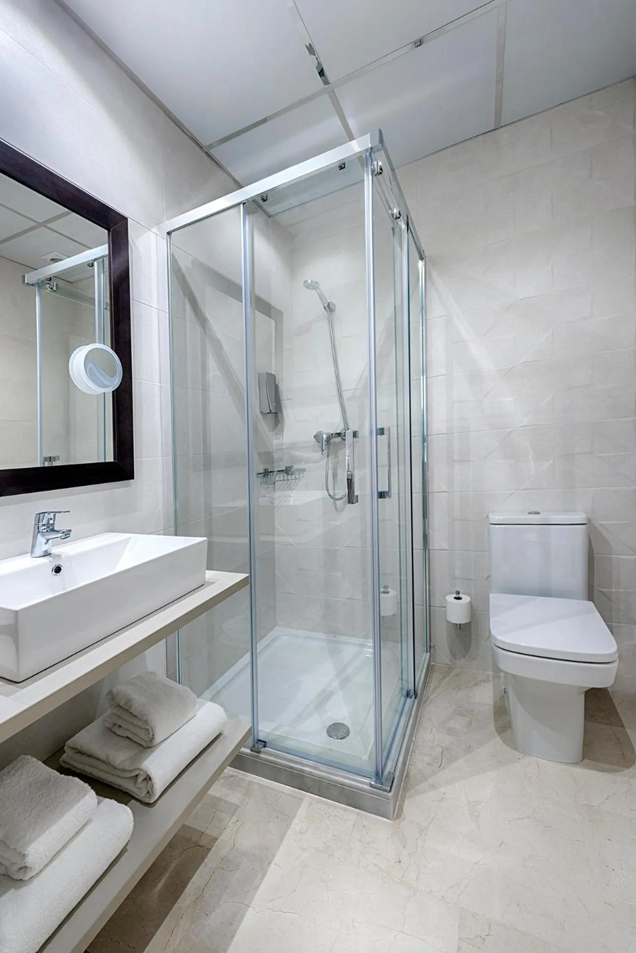 Shower in Opera House Valencia B&B