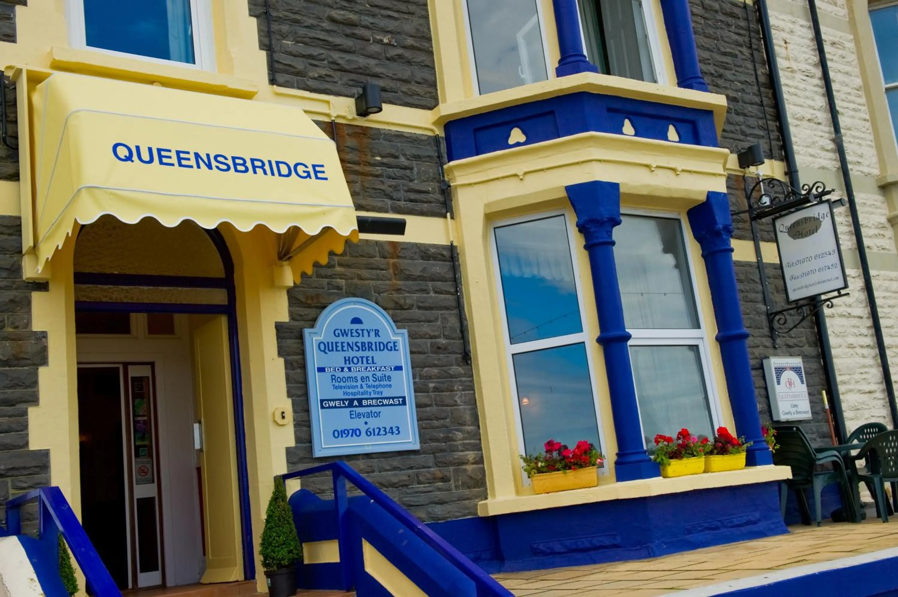 Facade/entrance in Queensbridge Hotel