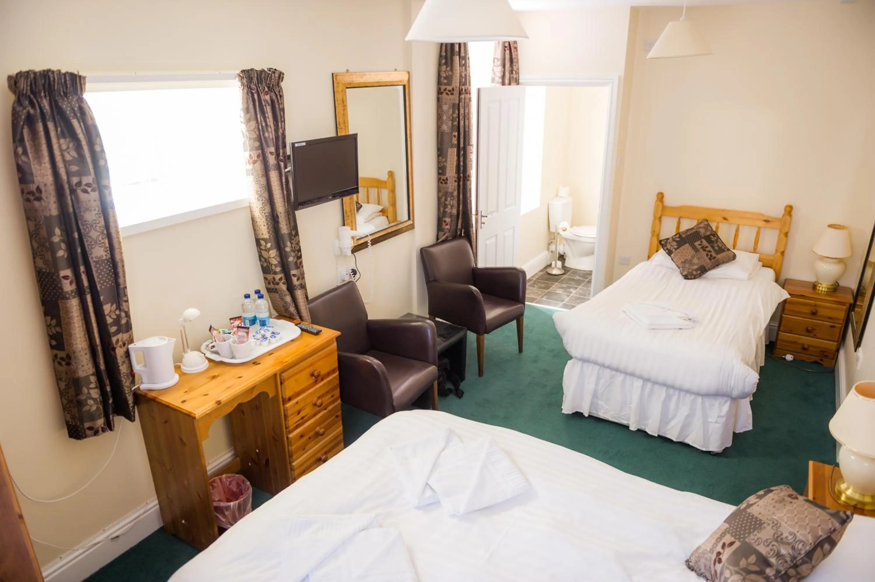 Bed in Queensbridge Hotel