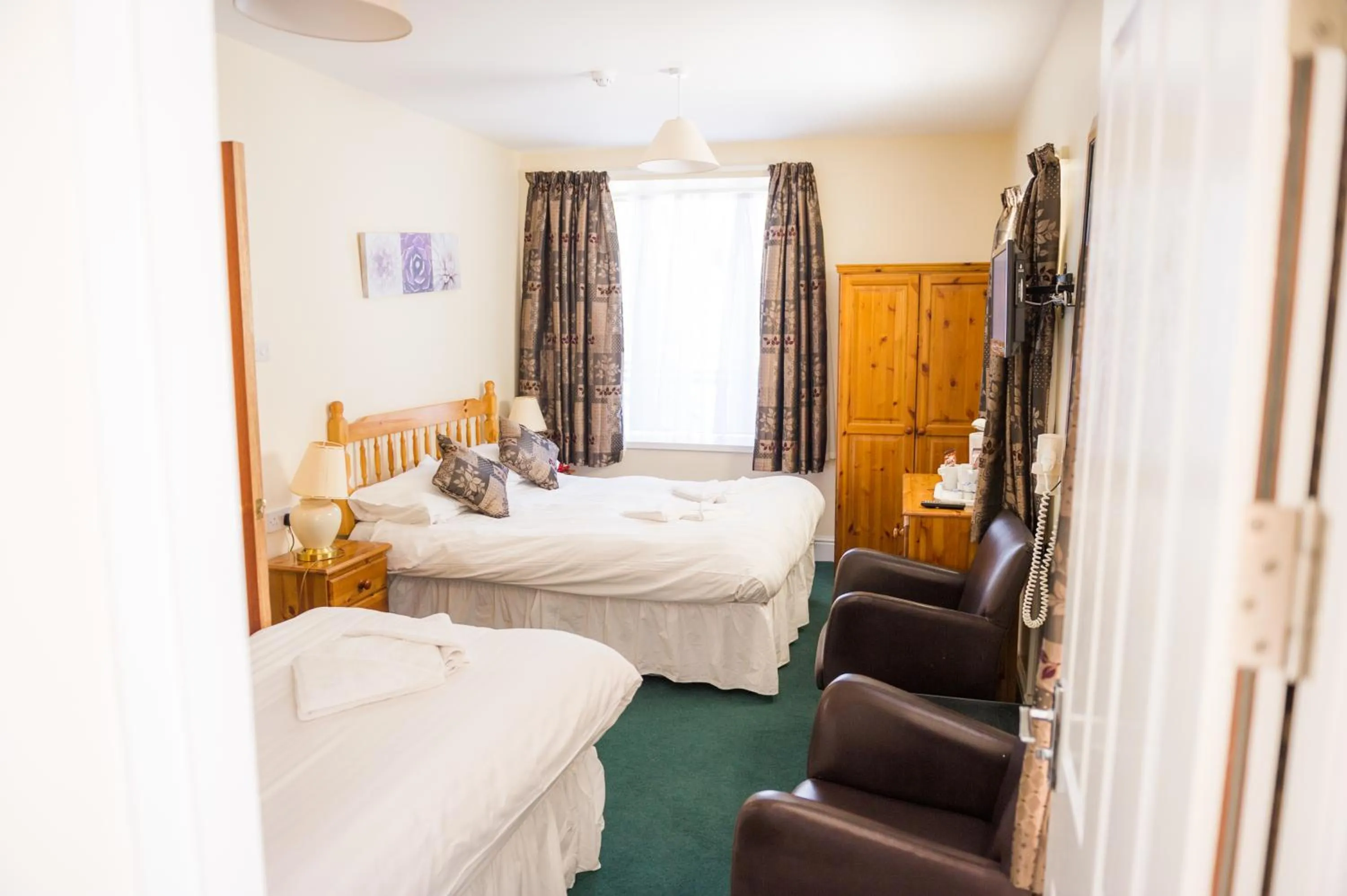 Bed in Queensbridge Hotel