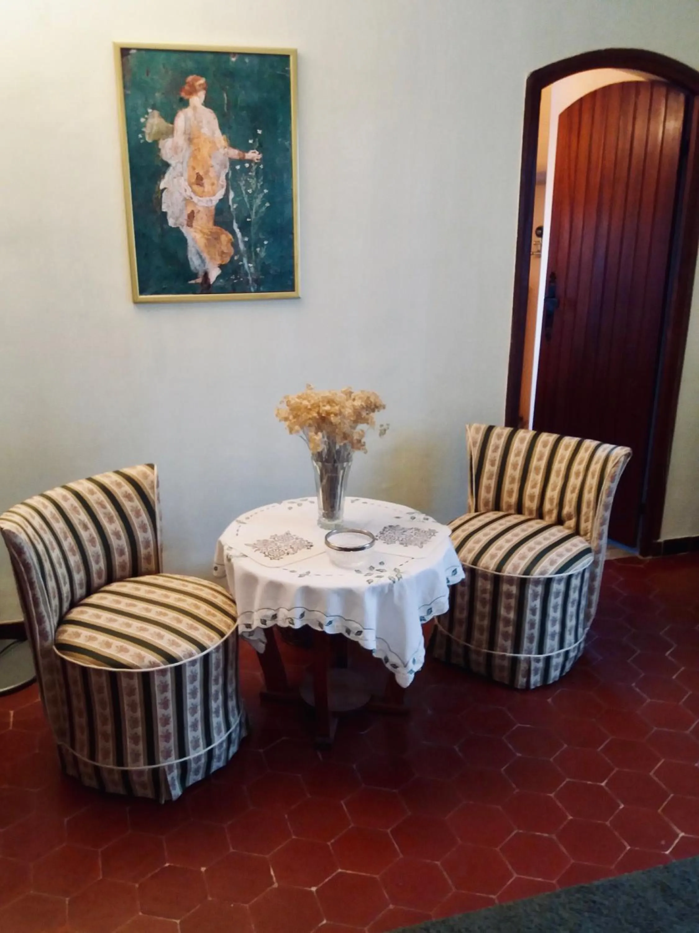 Seating area in La Gracette