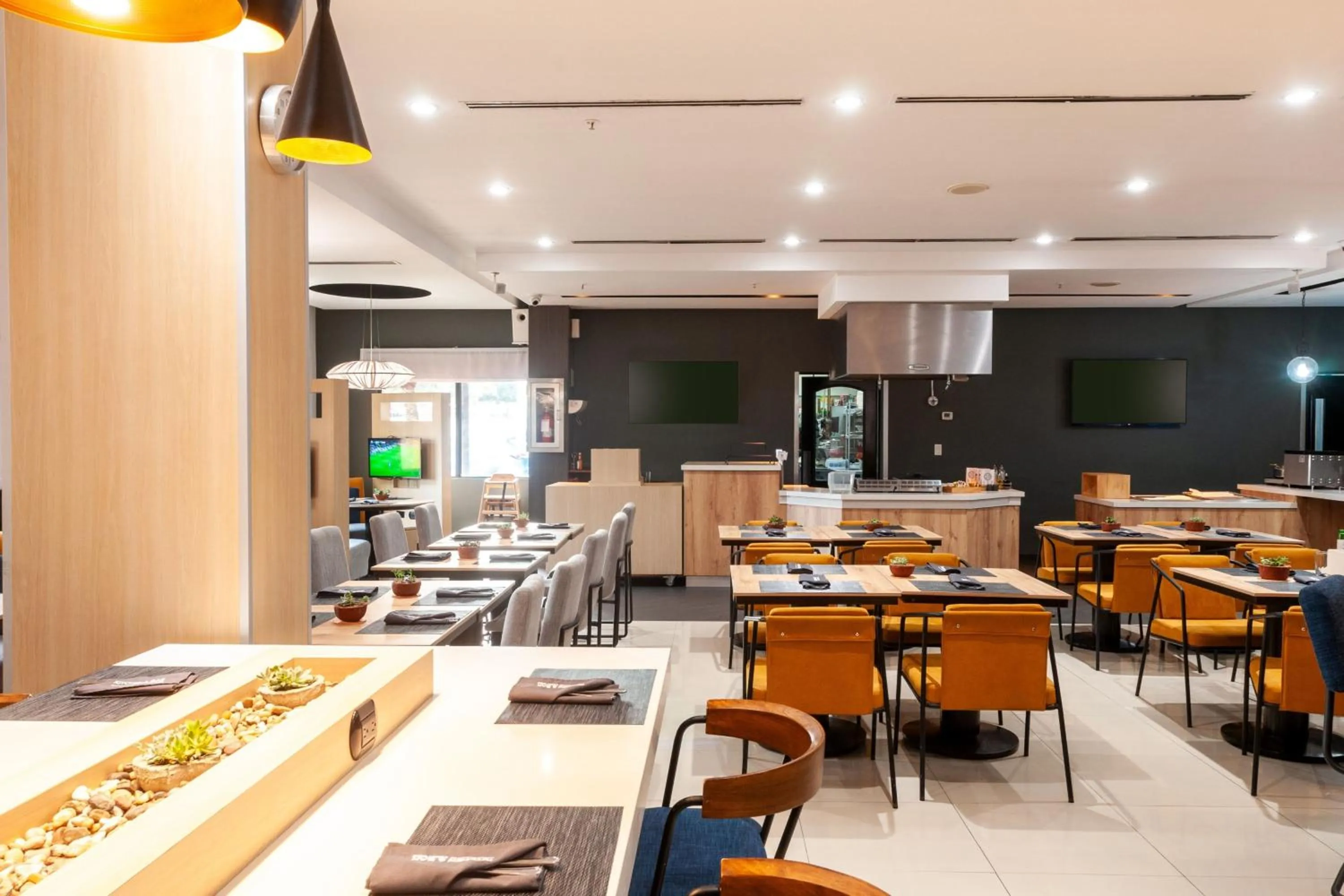 Restaurant/places to eat in Courtyard by Marriott San Salvador