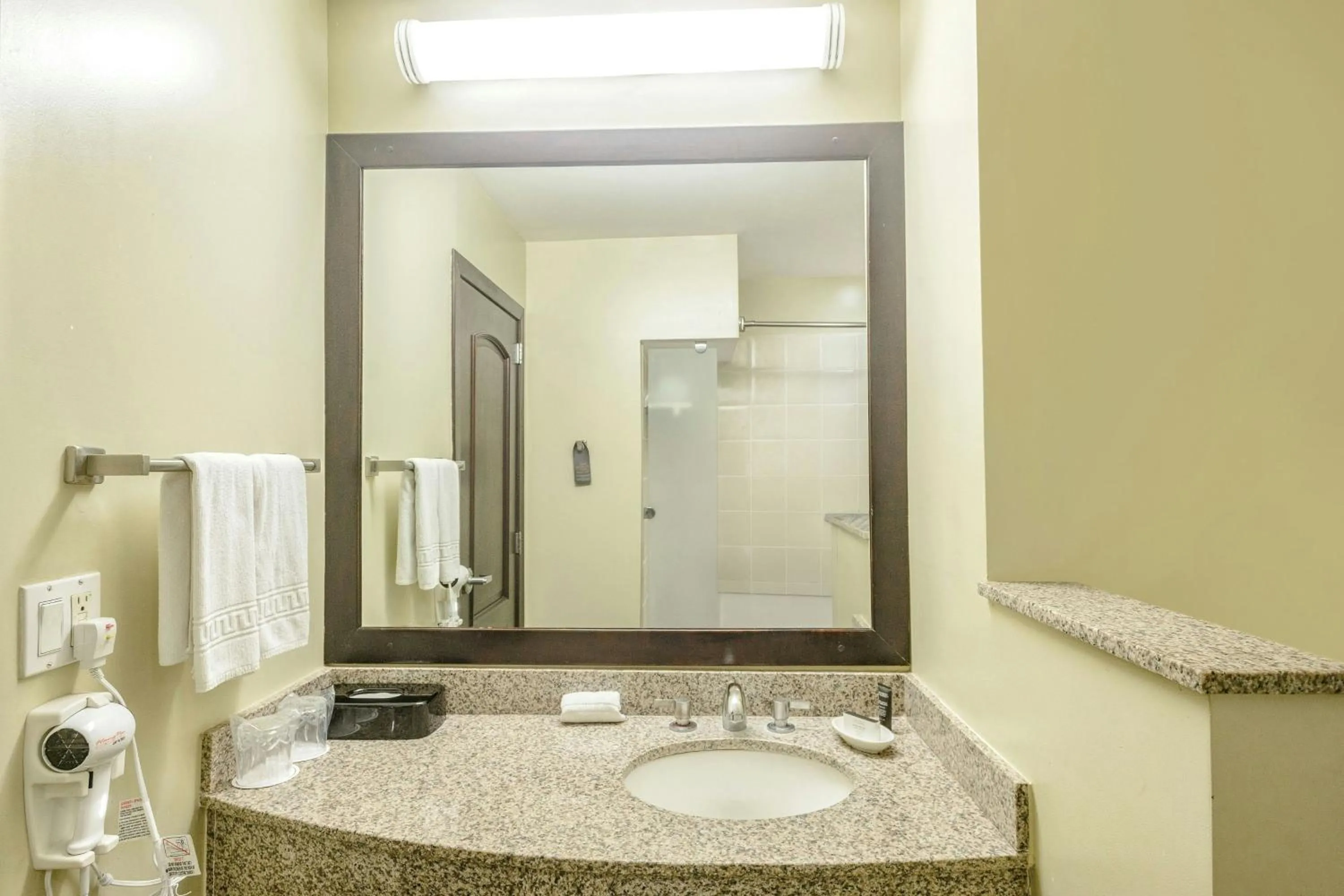 Bathroom in Courtyard by Marriott San Salvador