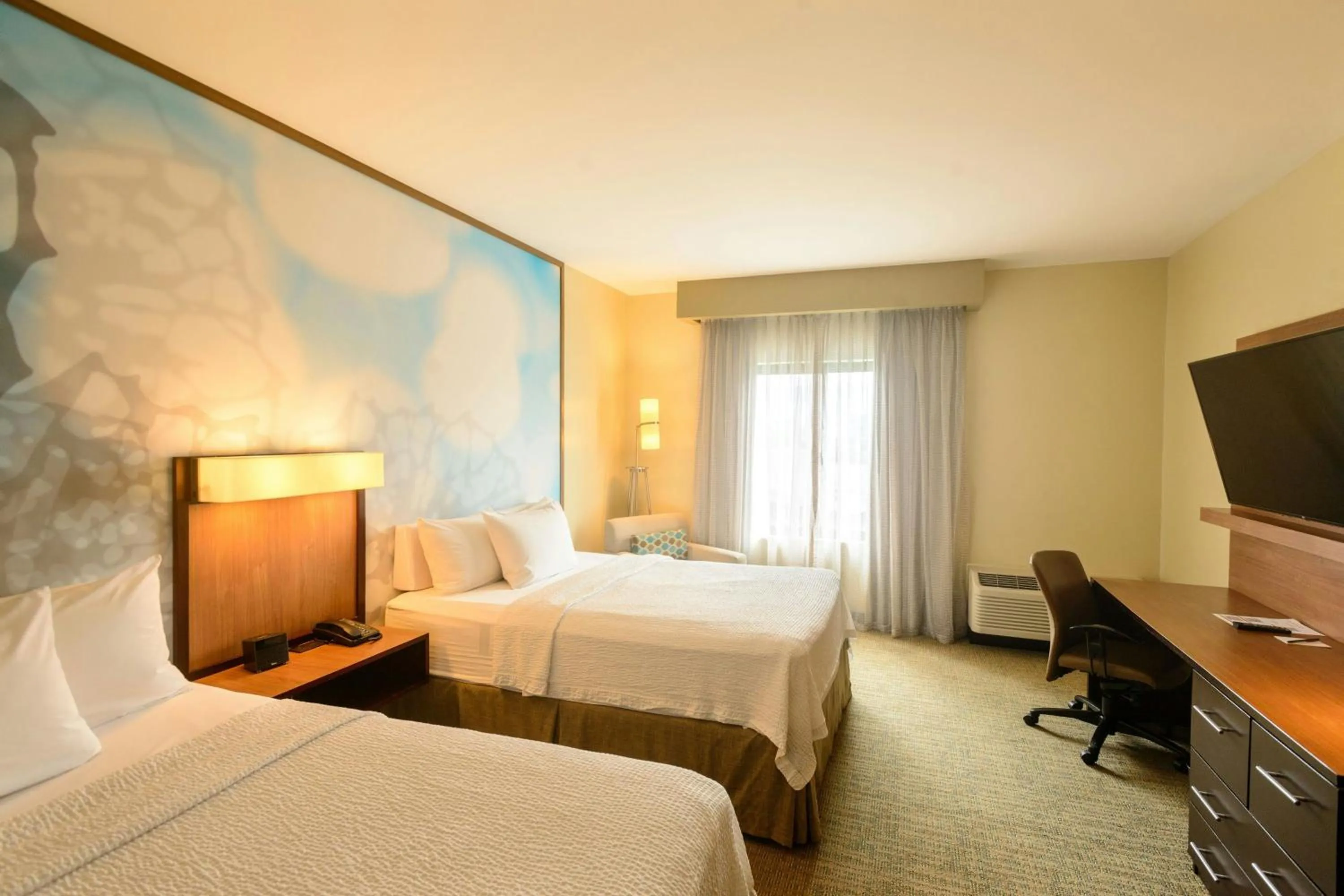 Photo of the whole room, Bed in Courtyard by Marriott San Salvador