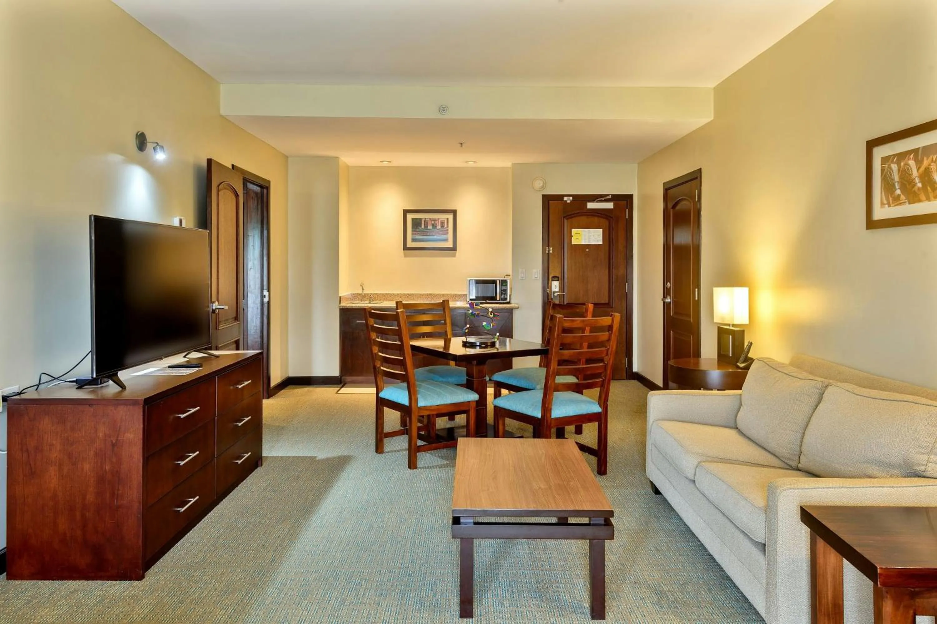 Photo of the whole room in Courtyard by Marriott San Salvador