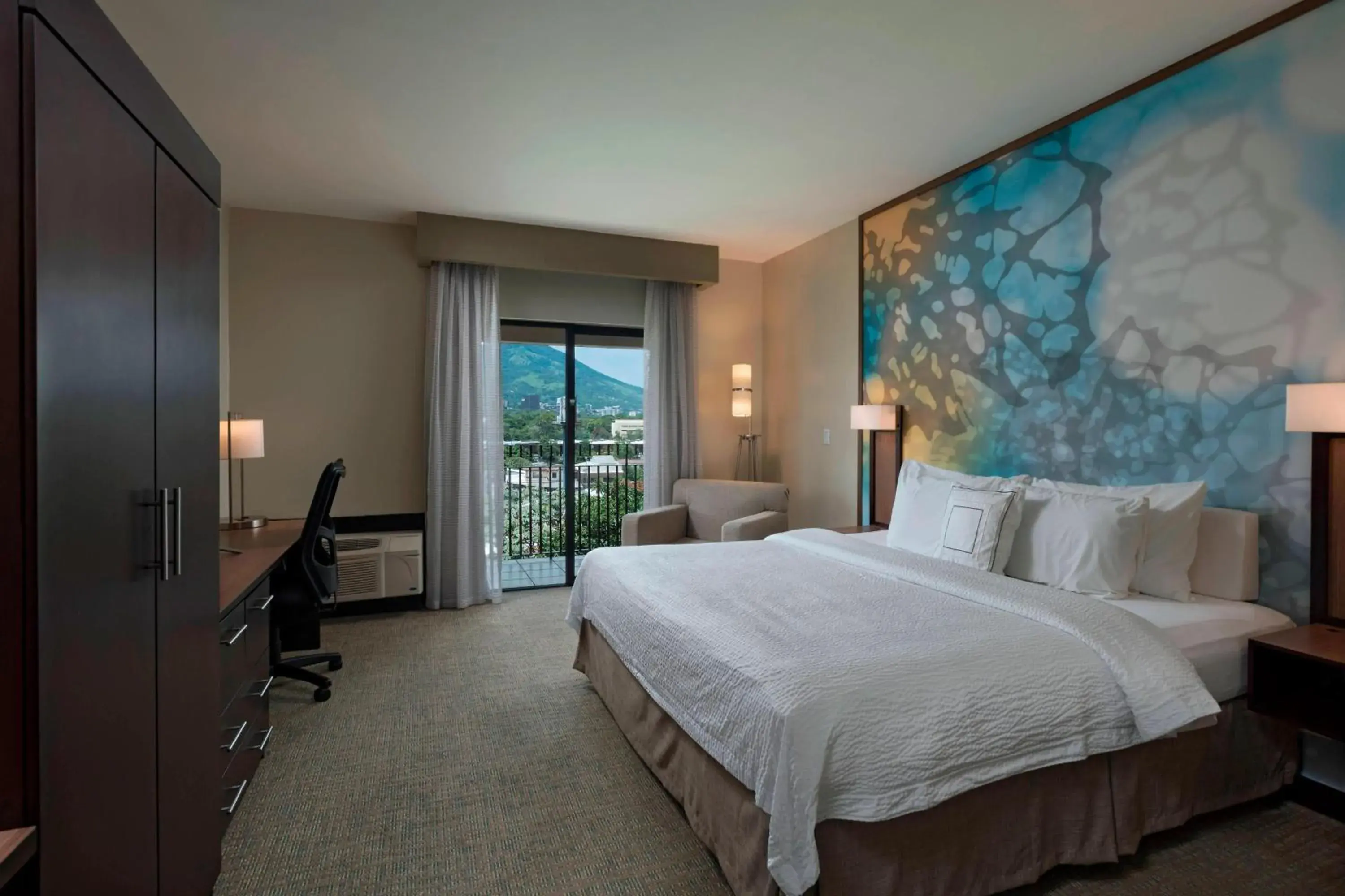 Suite in Courtyard by Marriott San Salvador Suite in Courtyard by Marriott San Salvador