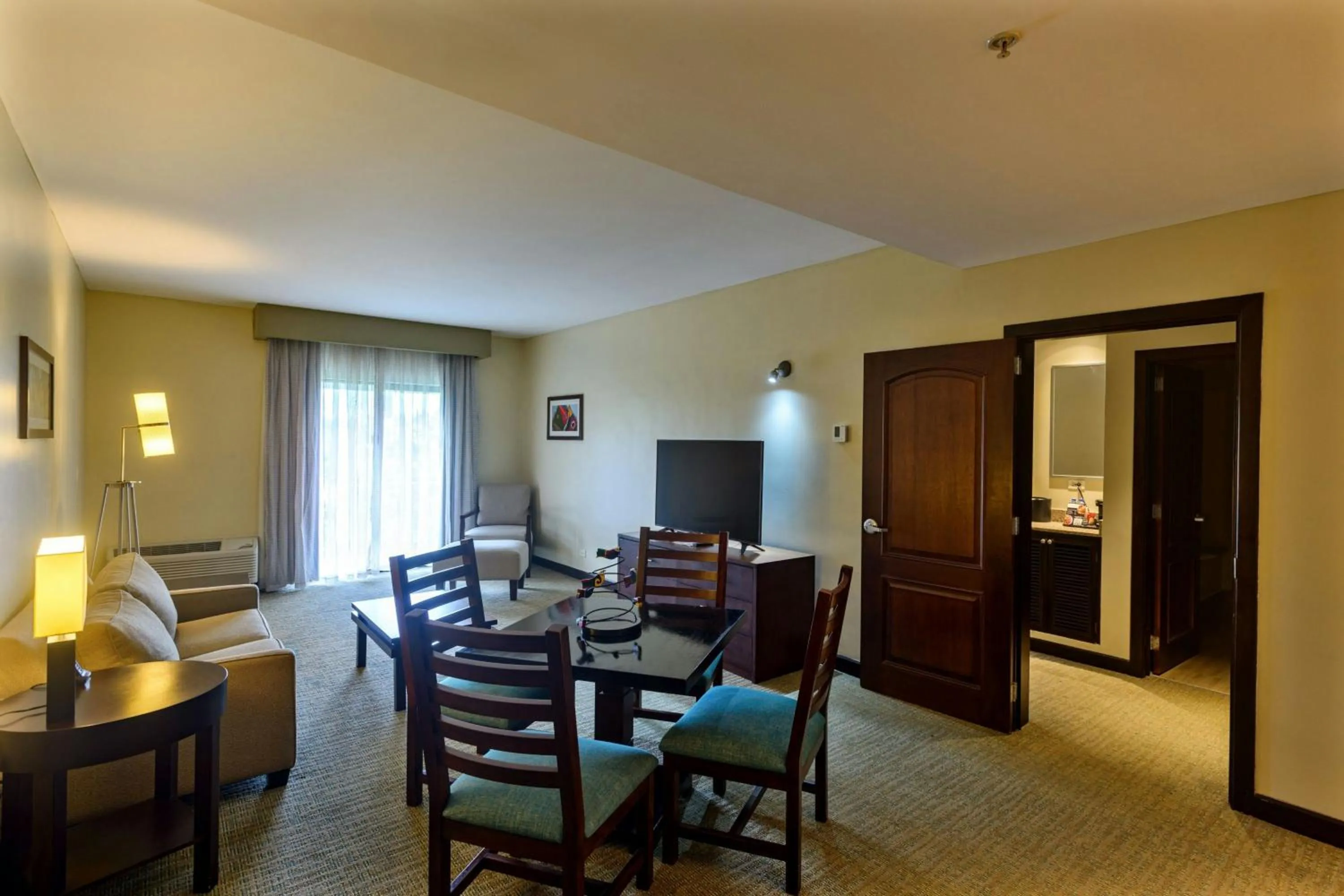 Photo of the whole room in Courtyard by Marriott San Salvador