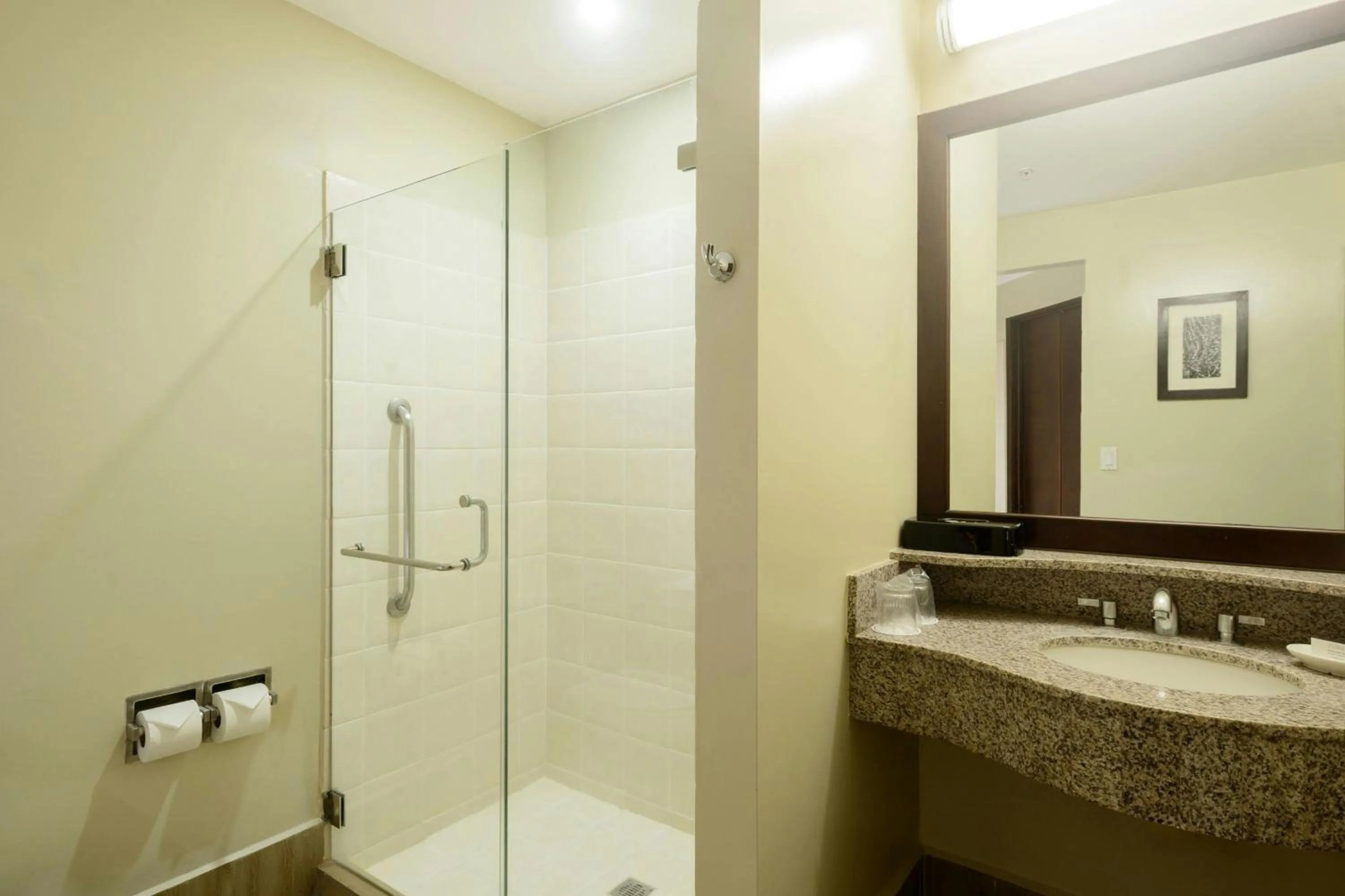 Bathroom in Courtyard by Marriott San Salvador
