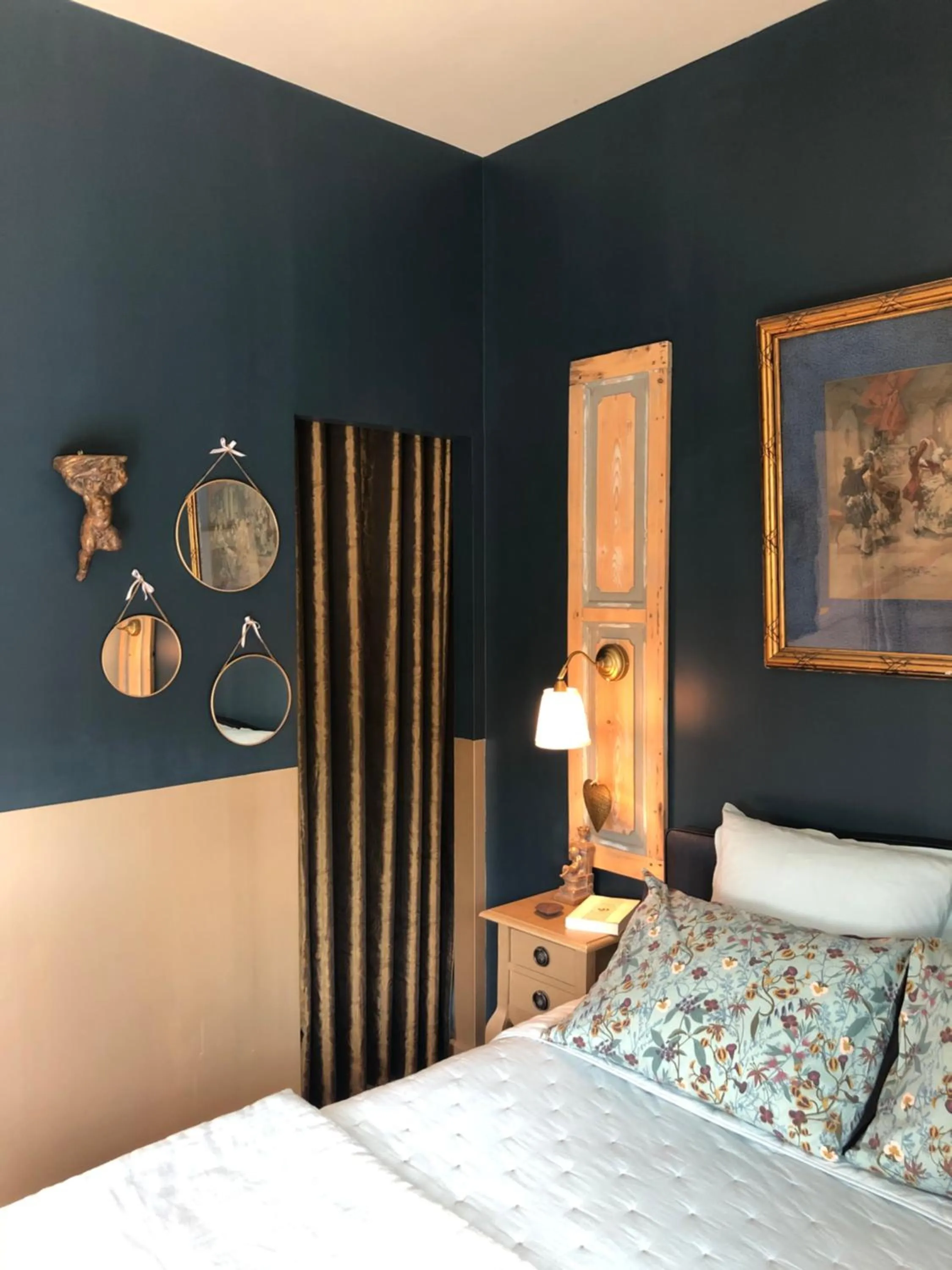 Bed in Les intérieurs d'Angèle