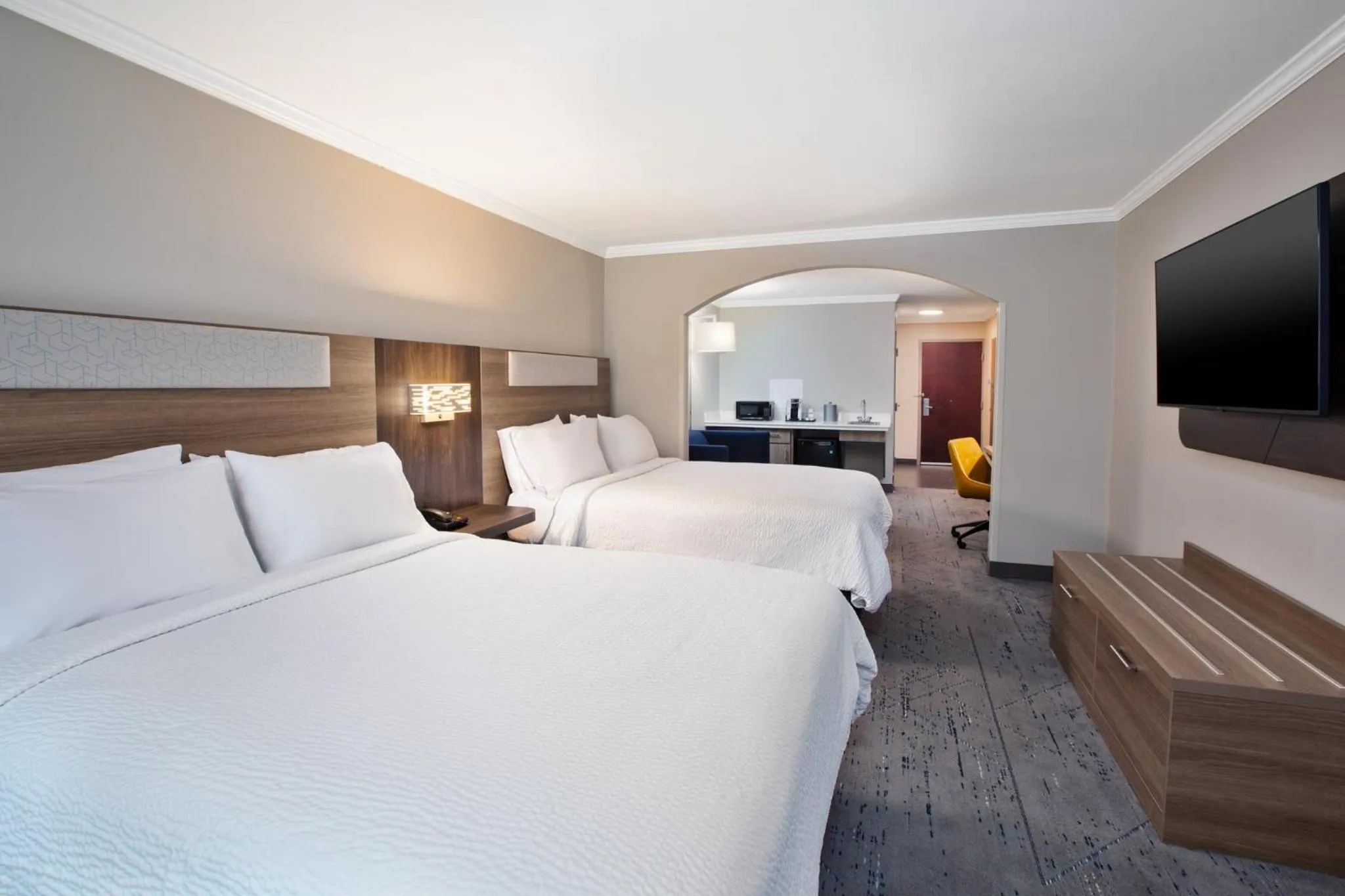 Photo of the whole room, Bed in Holiday Inn Express Hotel & Suites - Sumter by IHG