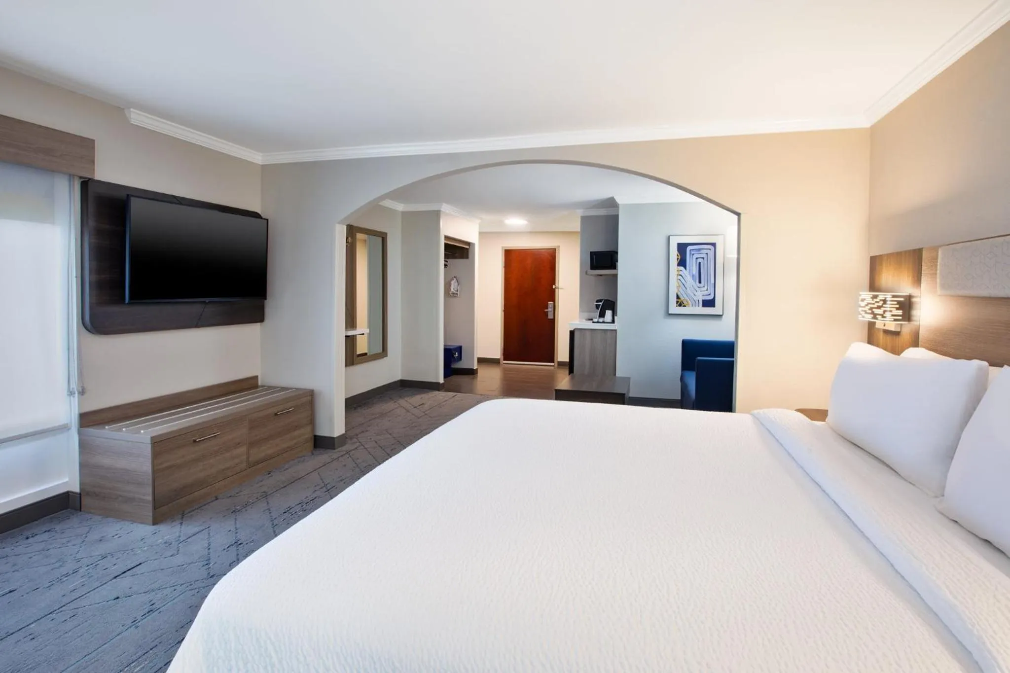 Photo of the whole room, Bed in Holiday Inn Express Hotel & Suites - Sumter by IHG