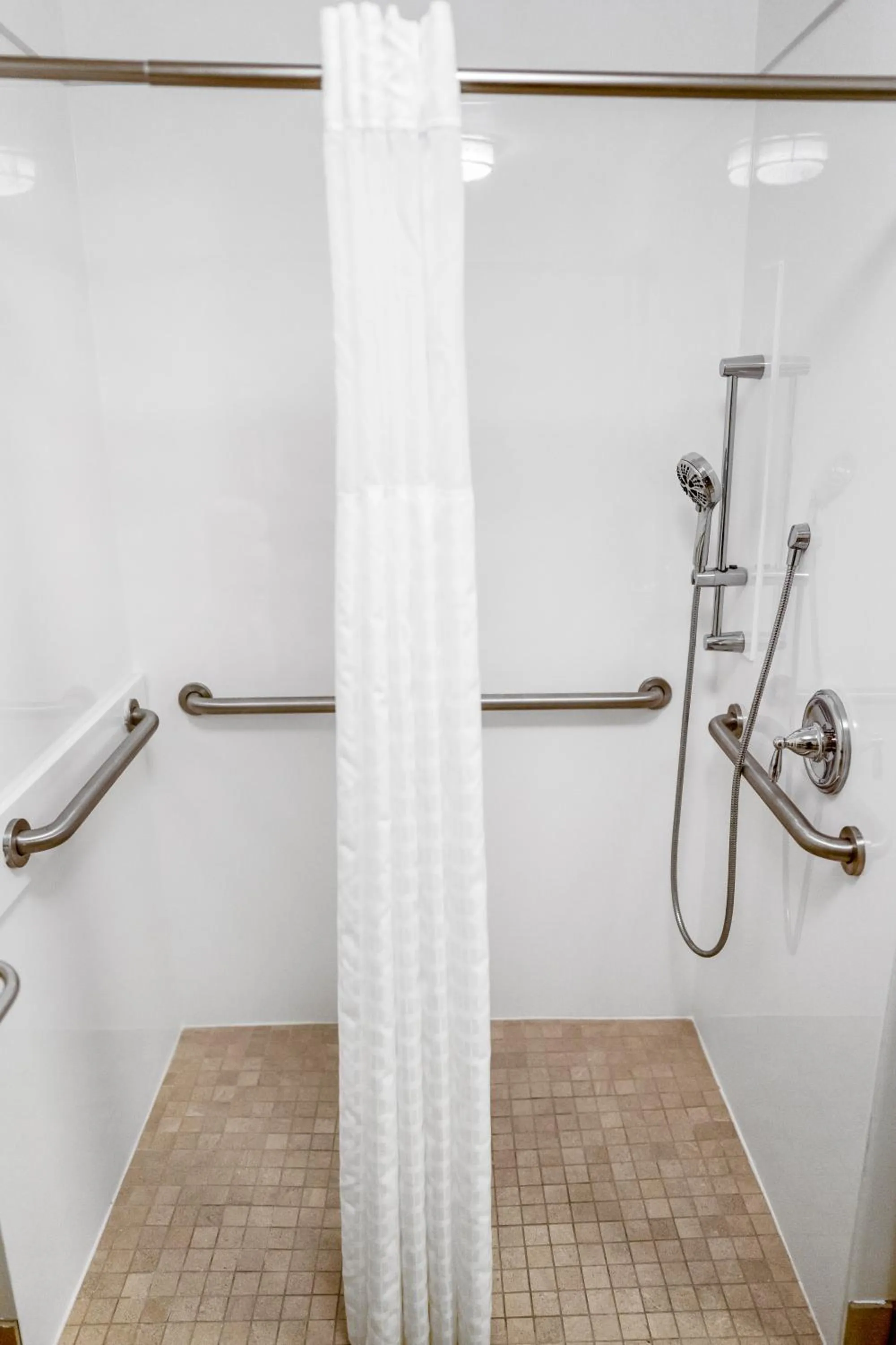 Shower in Crystal Inn Hotel & Suites - Salt Lake City