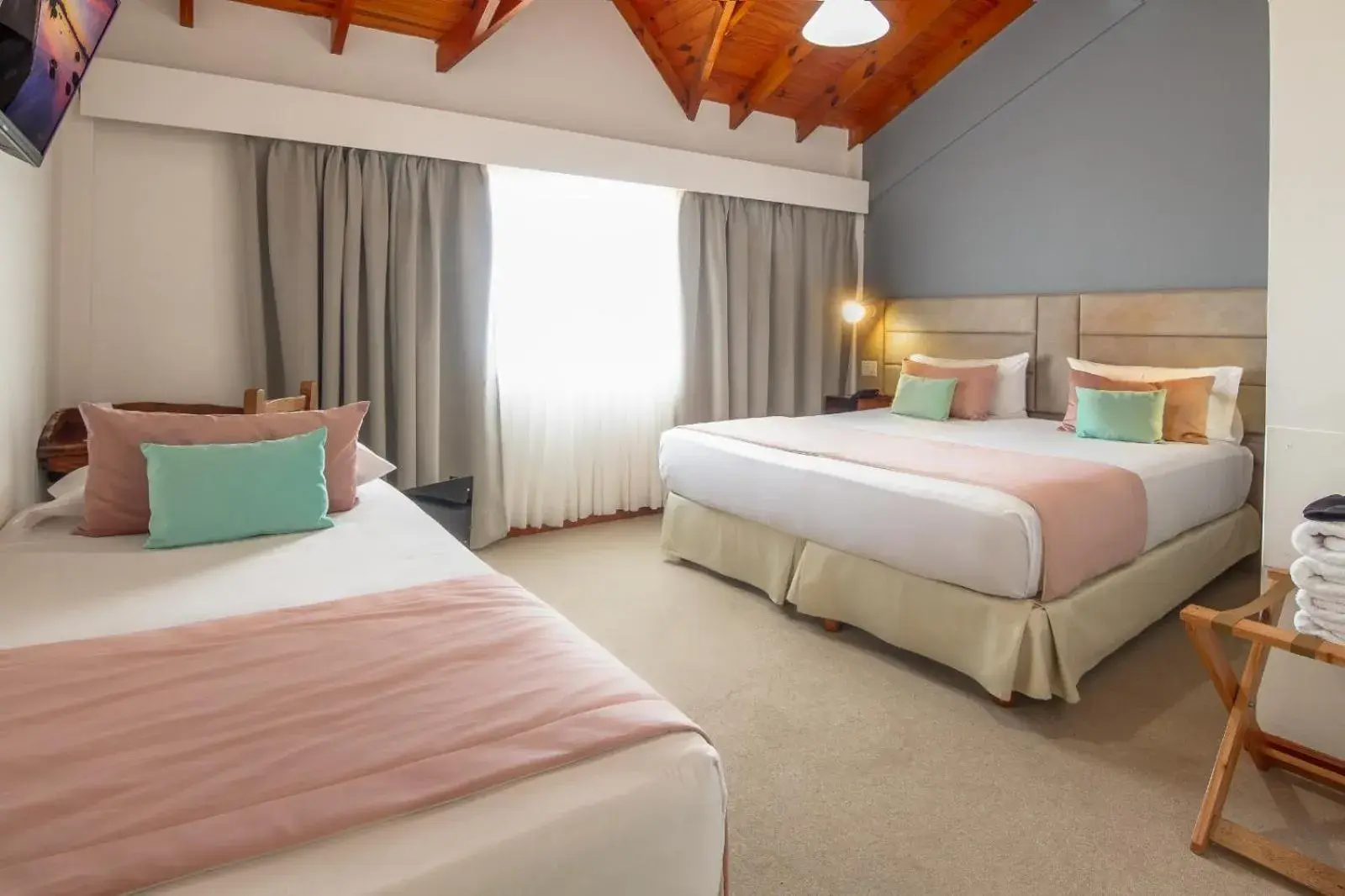 Triple Room in Aikendor Hotel Panorámico Triple Room in Aikendor Hotel Panorámico