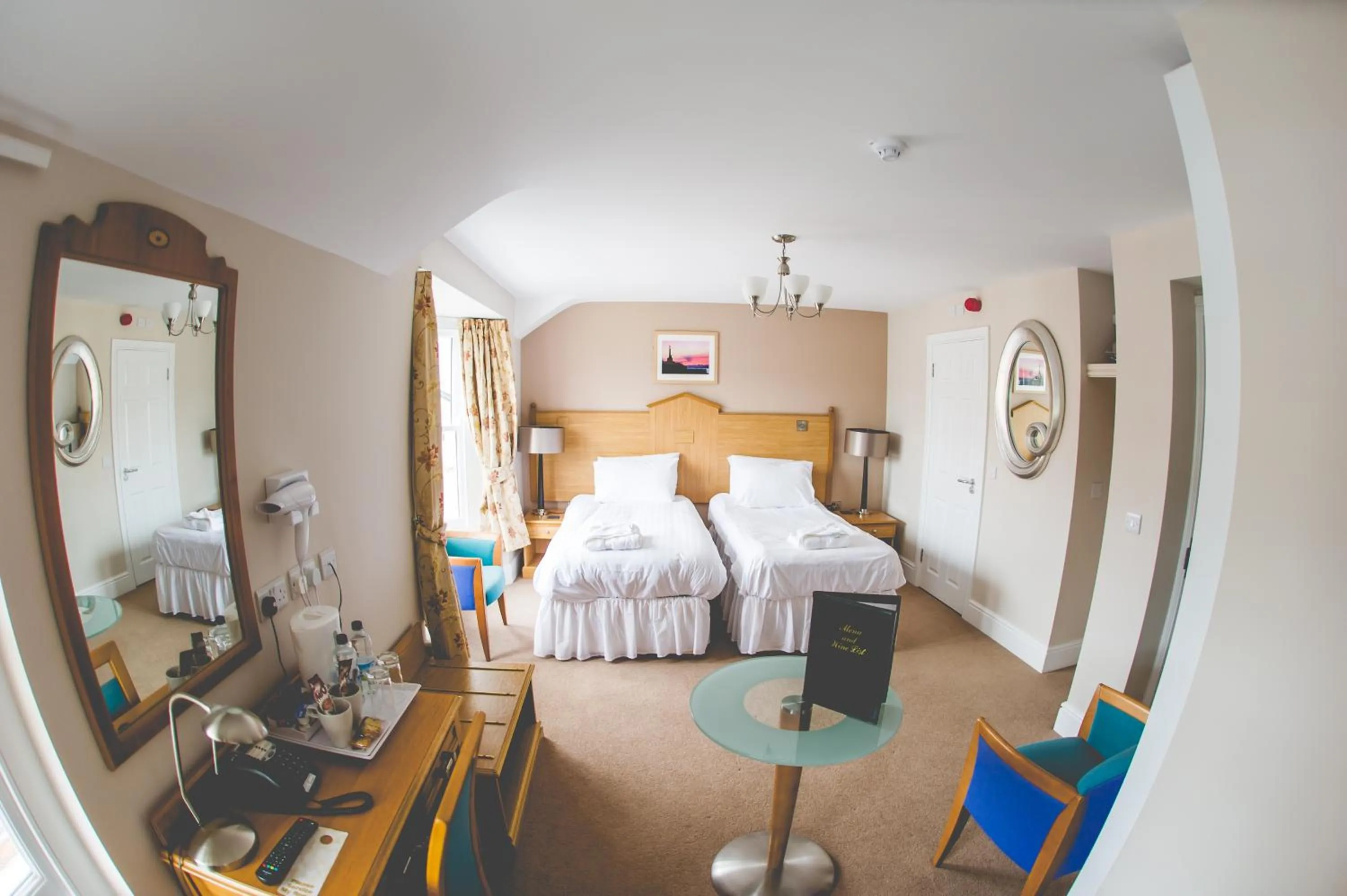 Photo of the whole room, Bed in Four Seasons Hotel