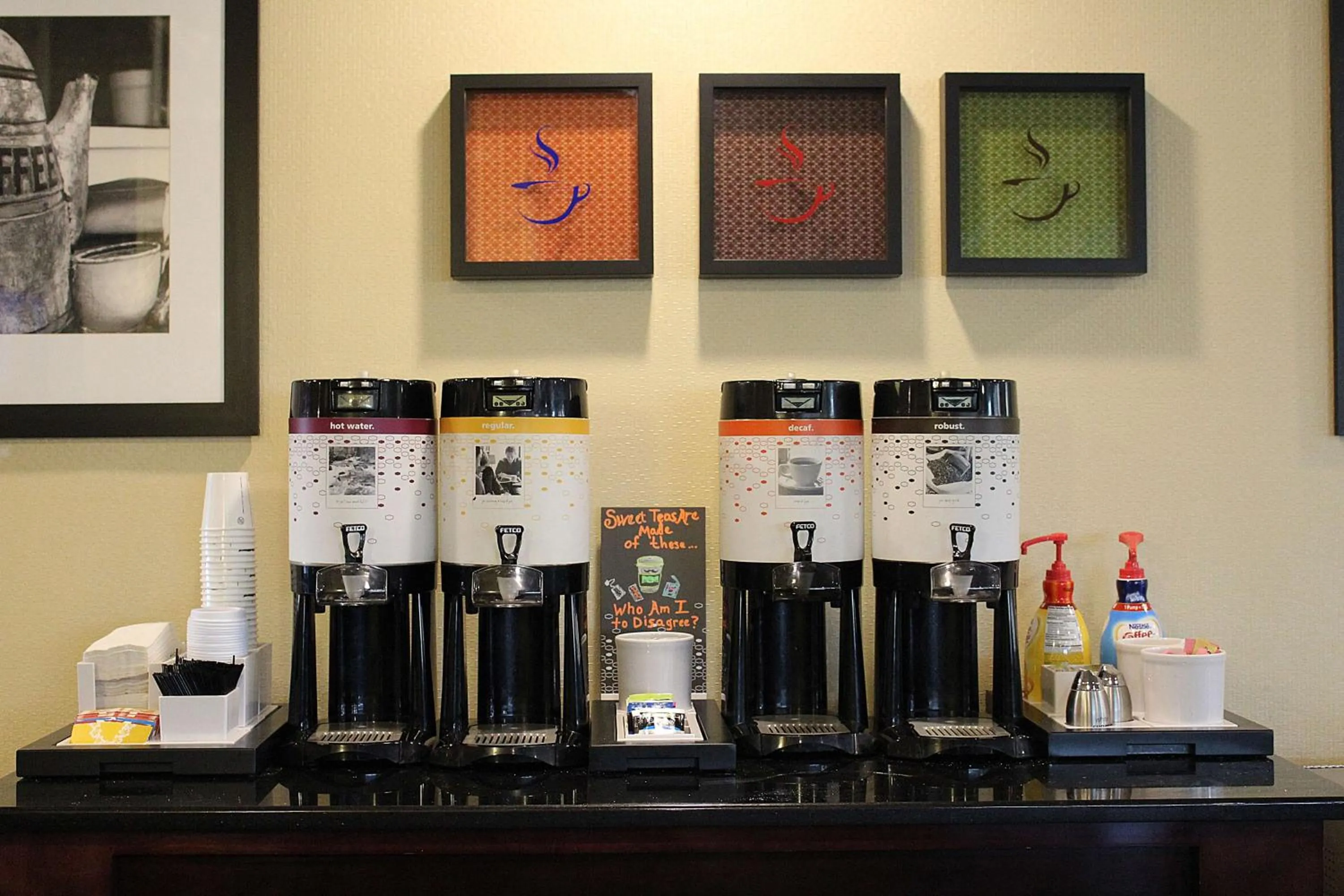 Dining area in Hampton Inn Richmond KY