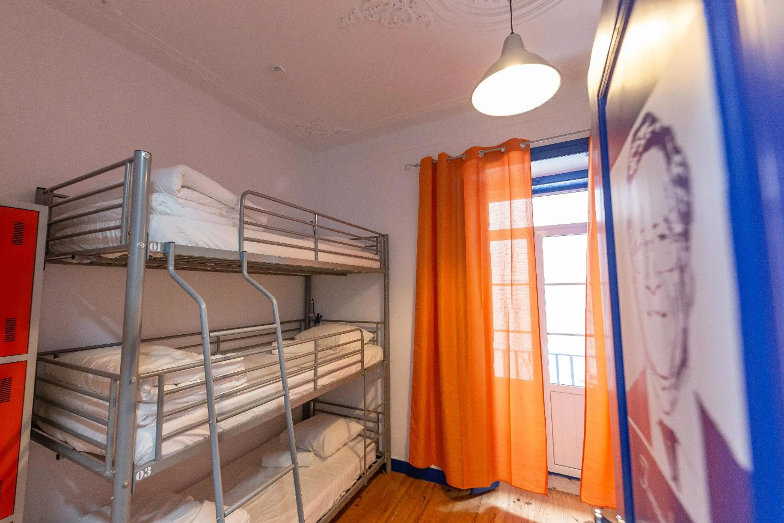Photo of the whole room, Bed in Help Yourself Hostels - Parede